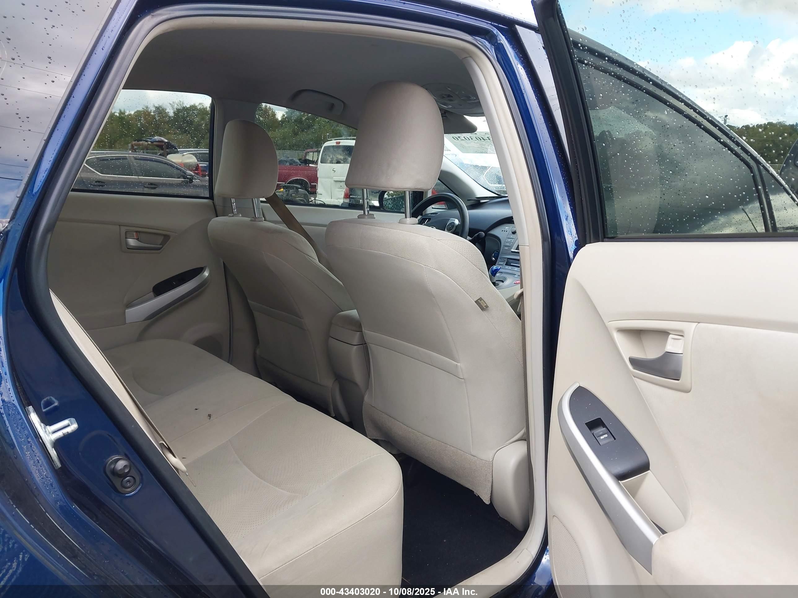 TOYOTA PRIUS image 8