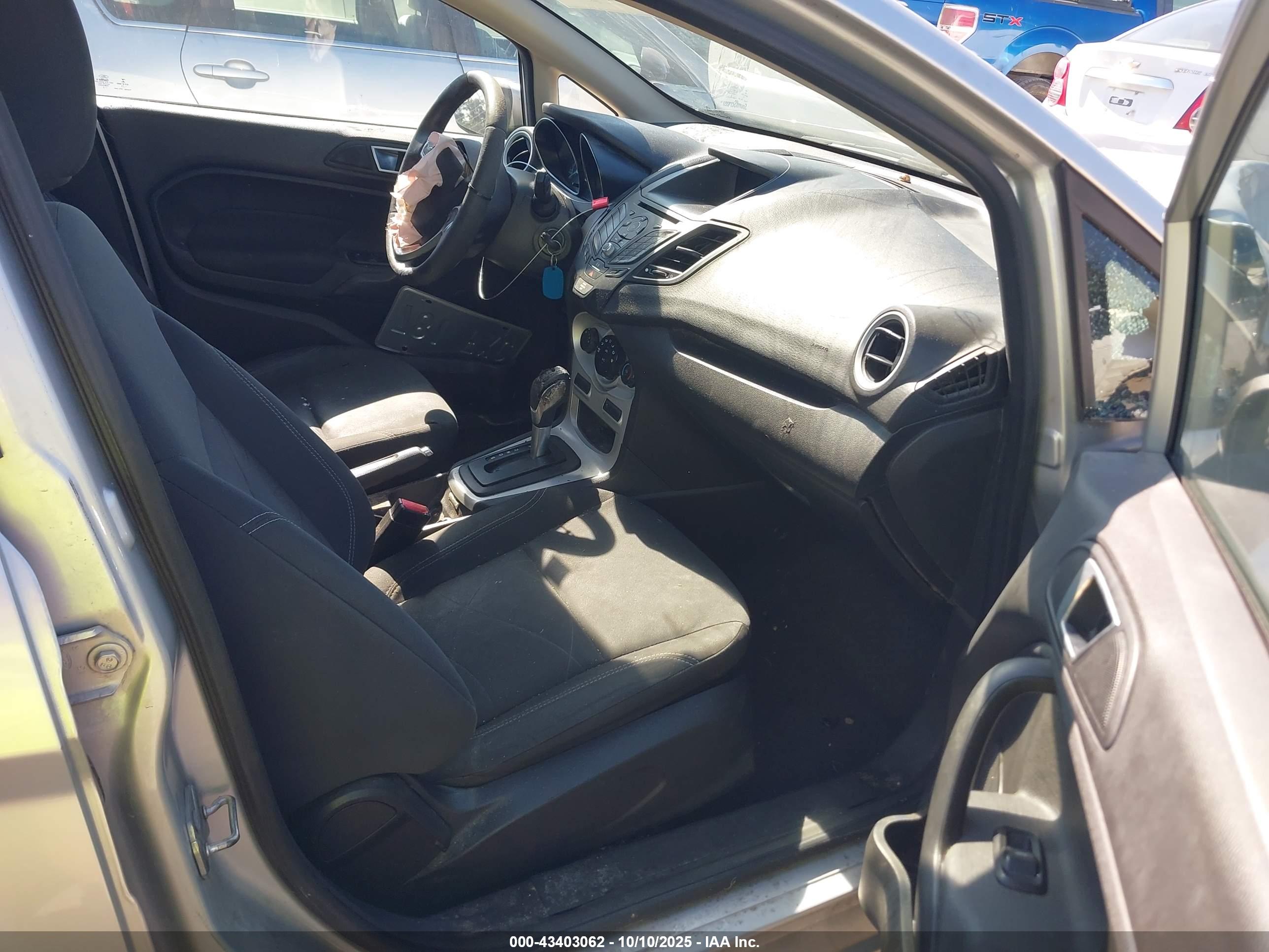 FORD FIESTA image 5