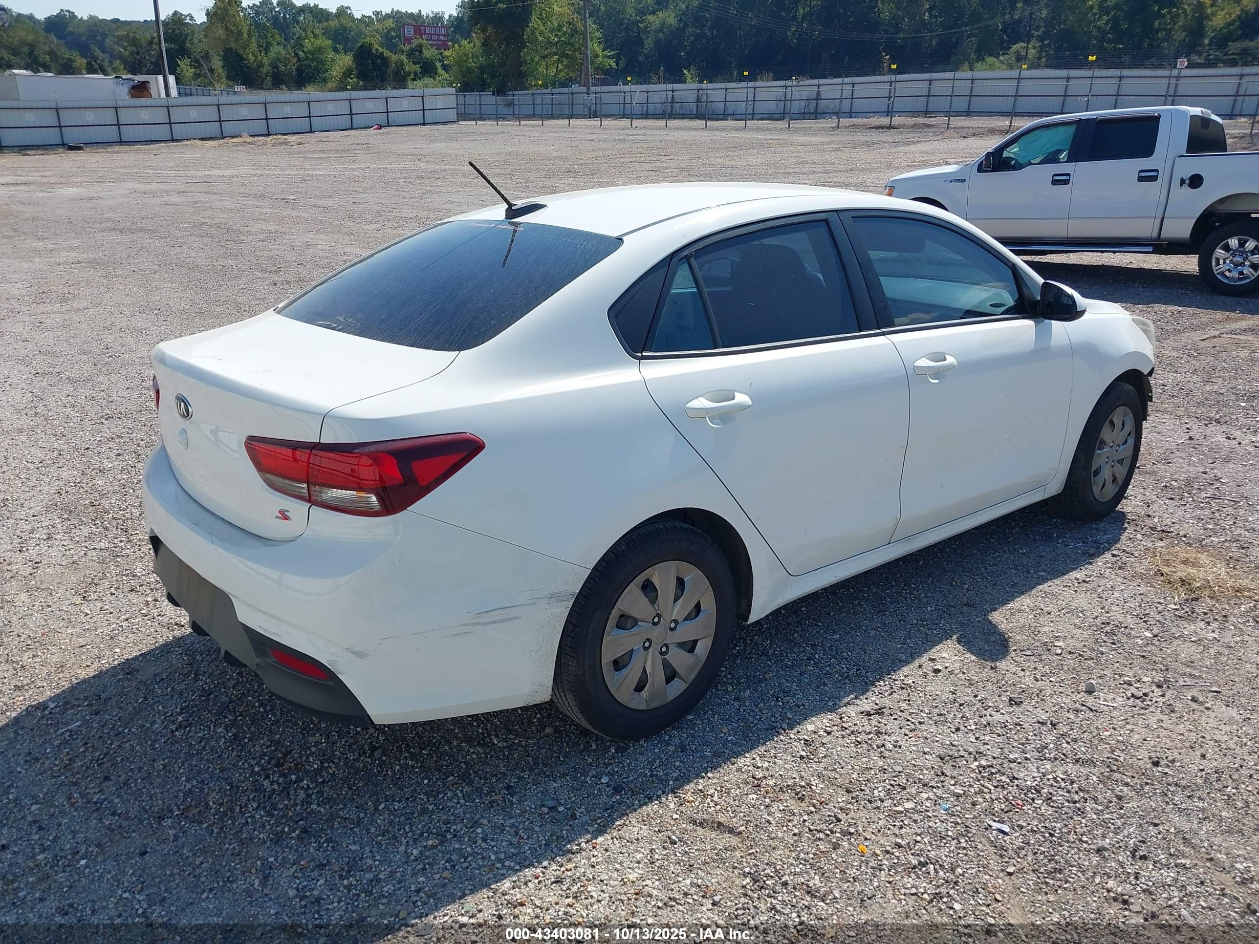 KIA RIO image 4