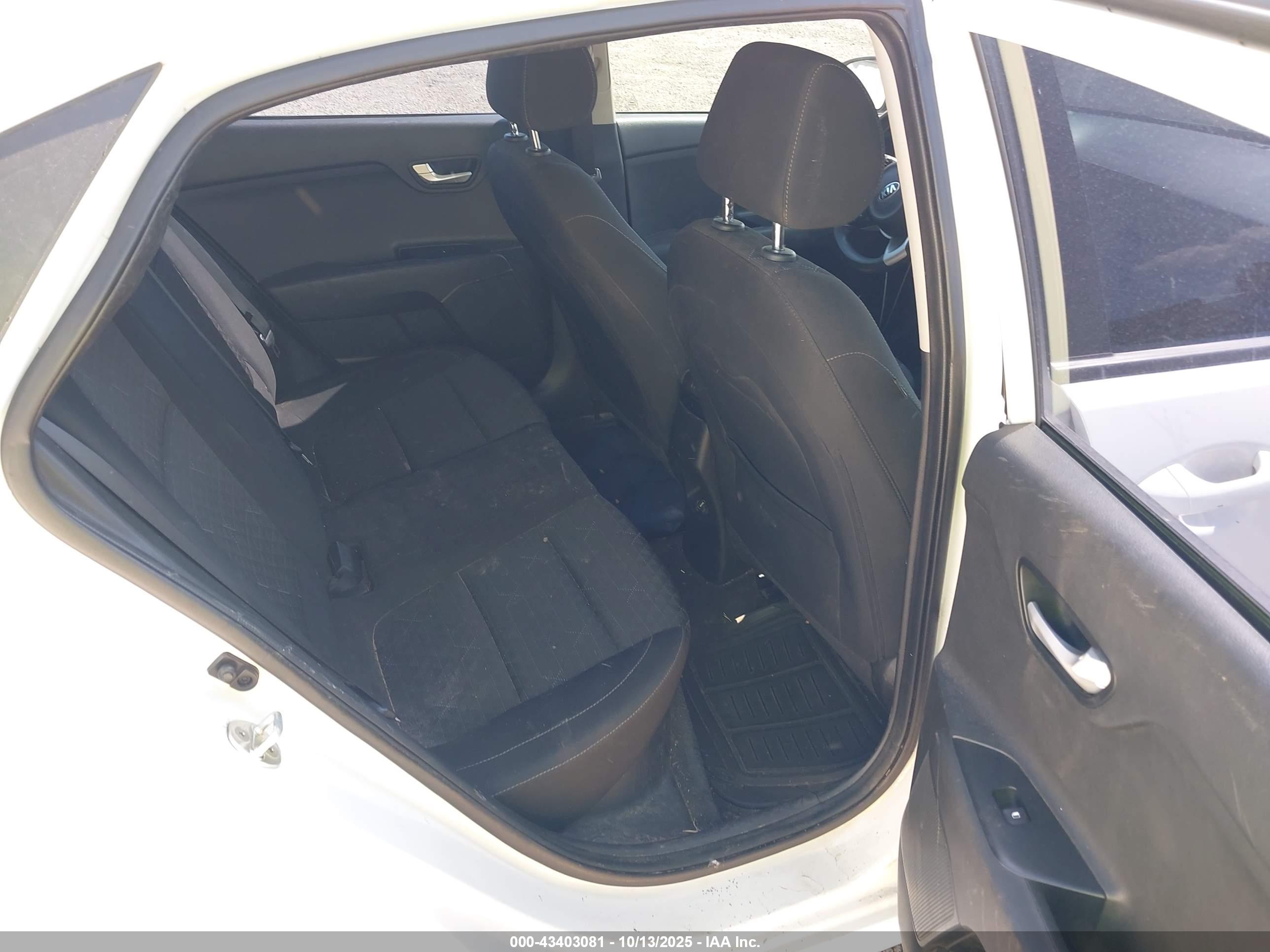 KIA RIO image 8