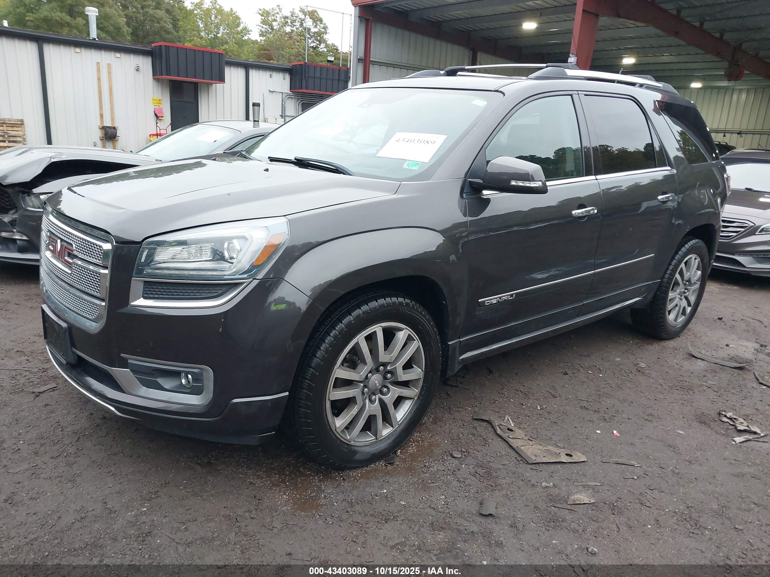 GMC ACADIA image 2