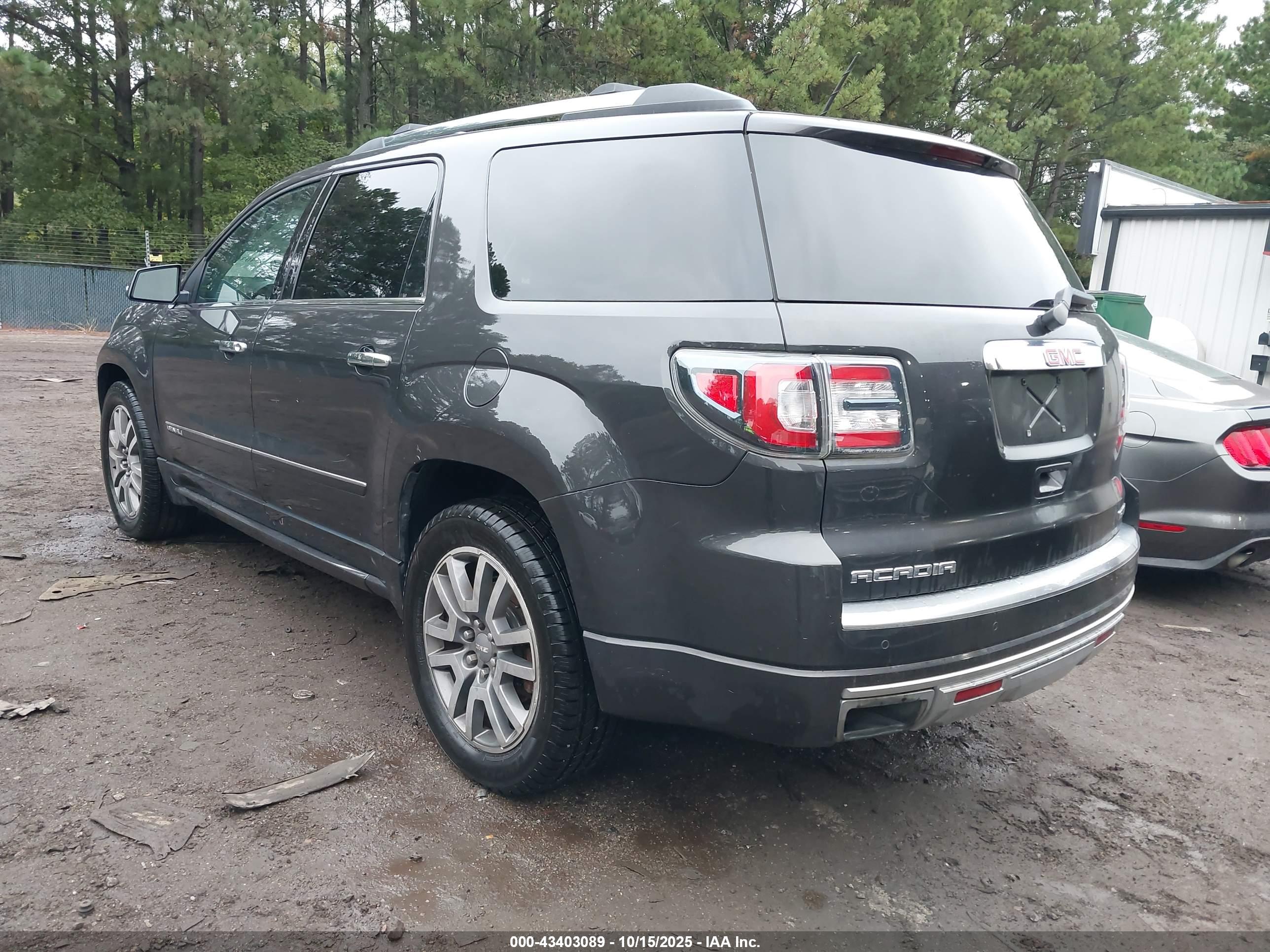 GMC ACADIA image 3