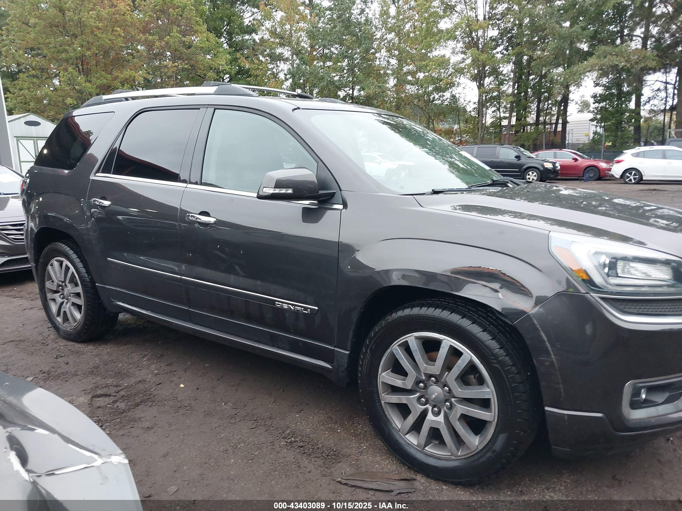 GMC ACADIA image 6