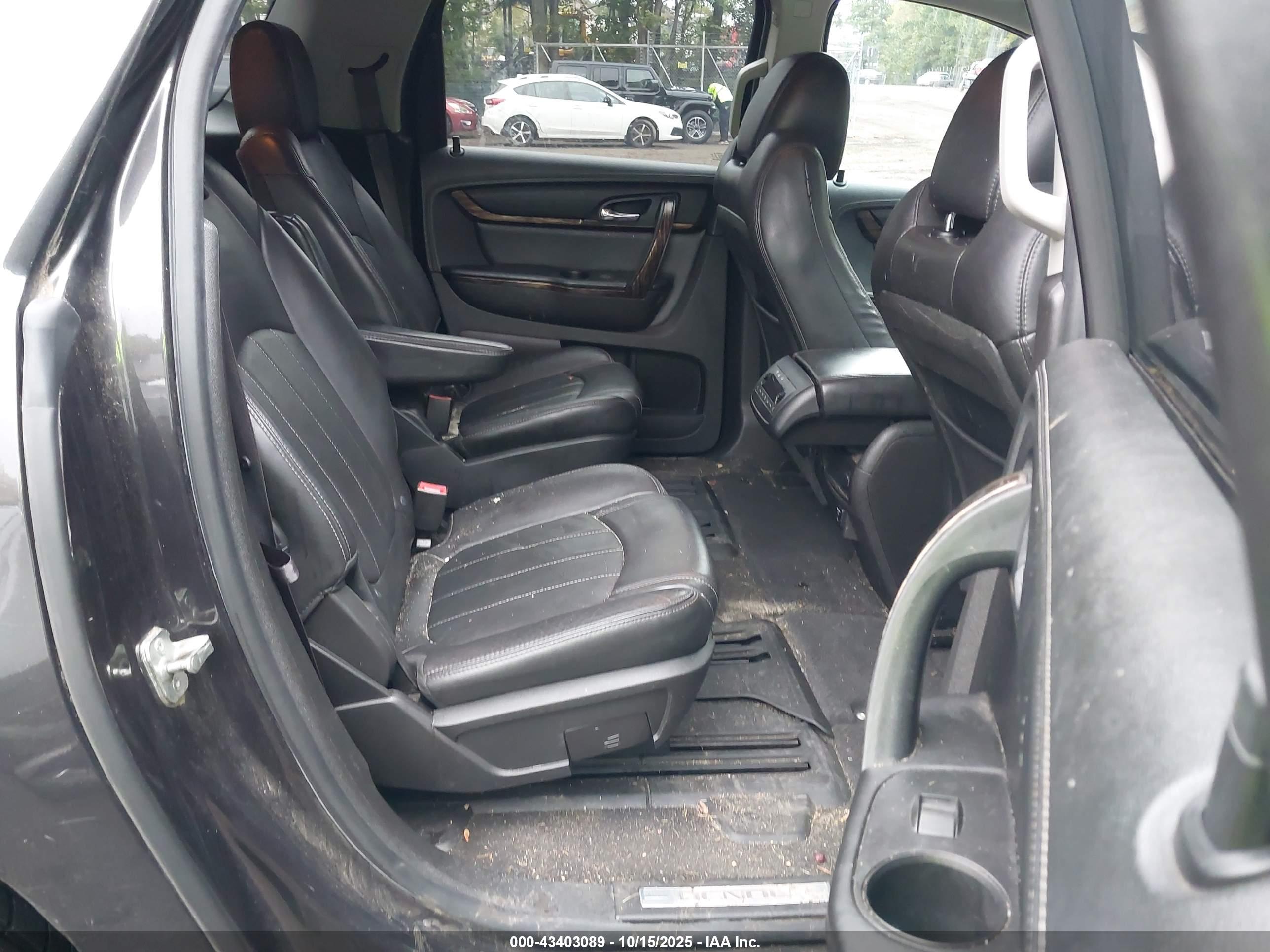 GMC ACADIA image 8