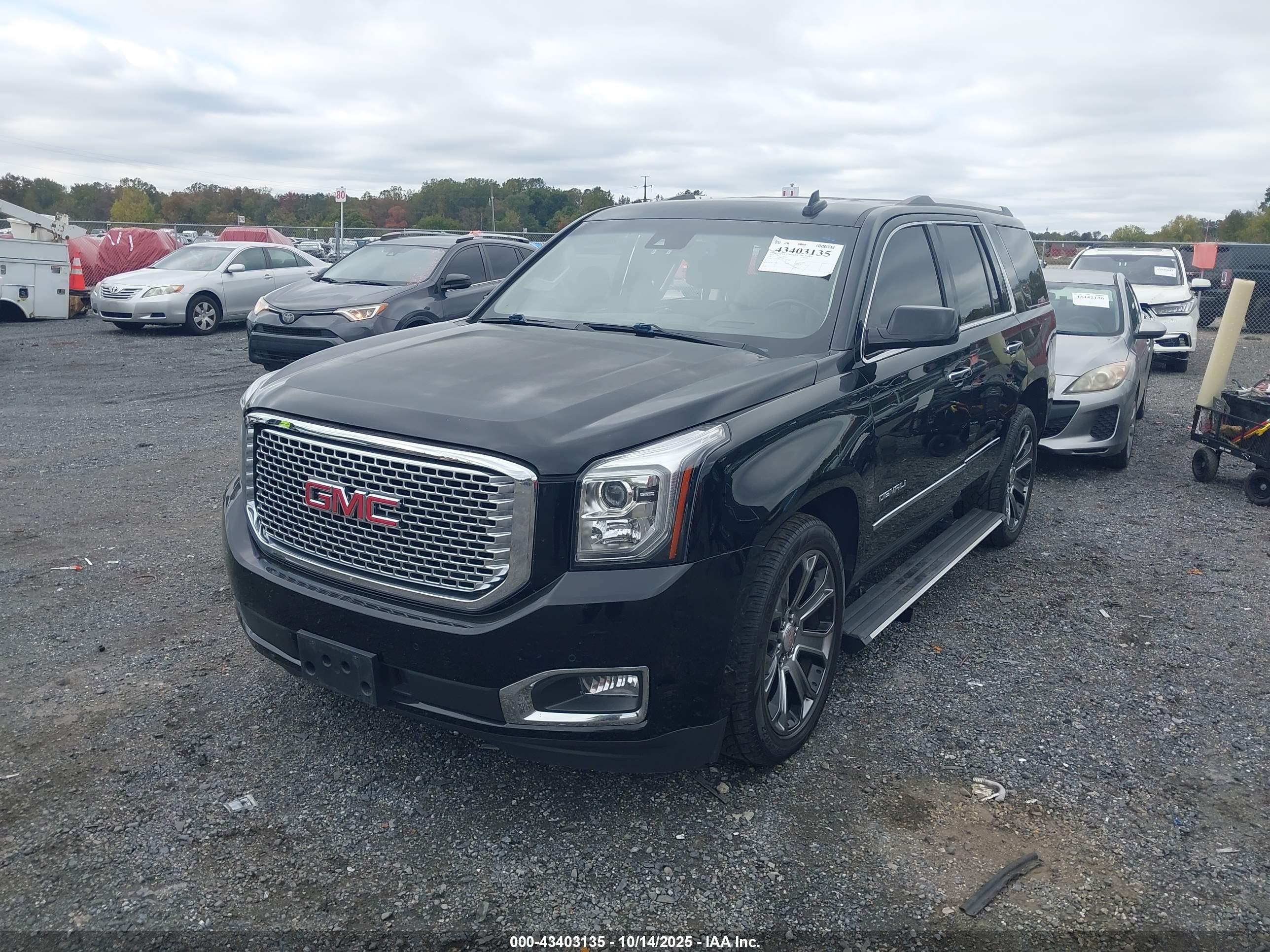 GMC YUKON image 2