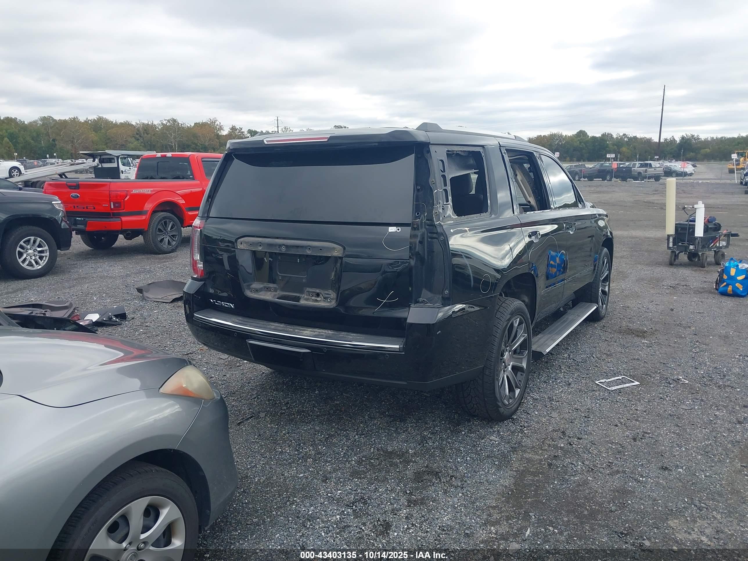 GMC YUKON image 4