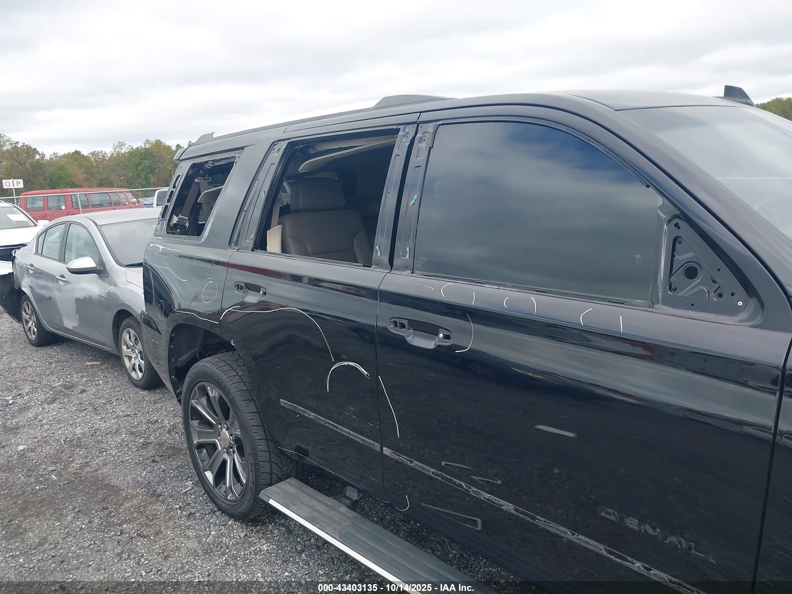 GMC YUKON image 6