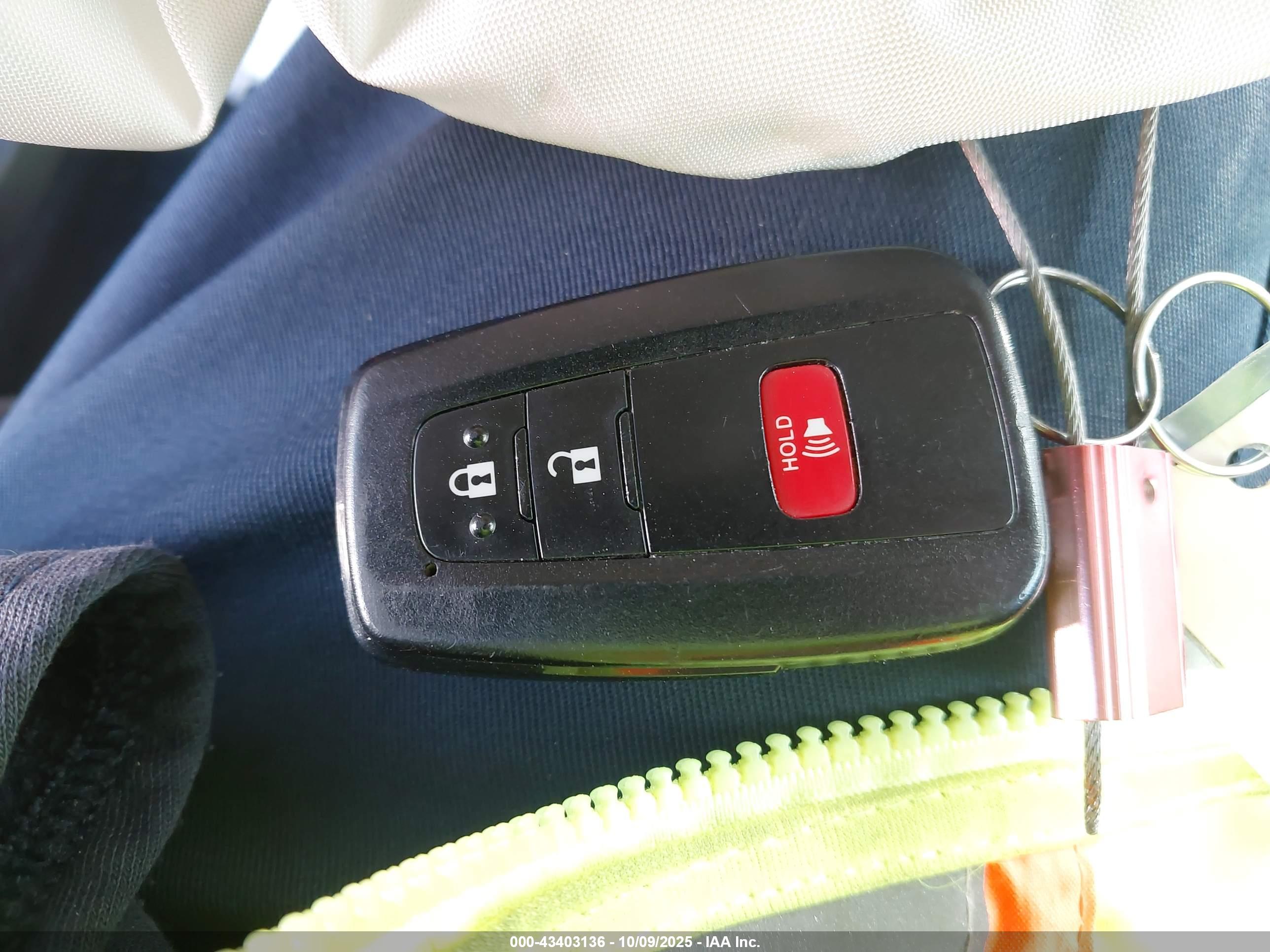 TOYOTA PRIUS image 11