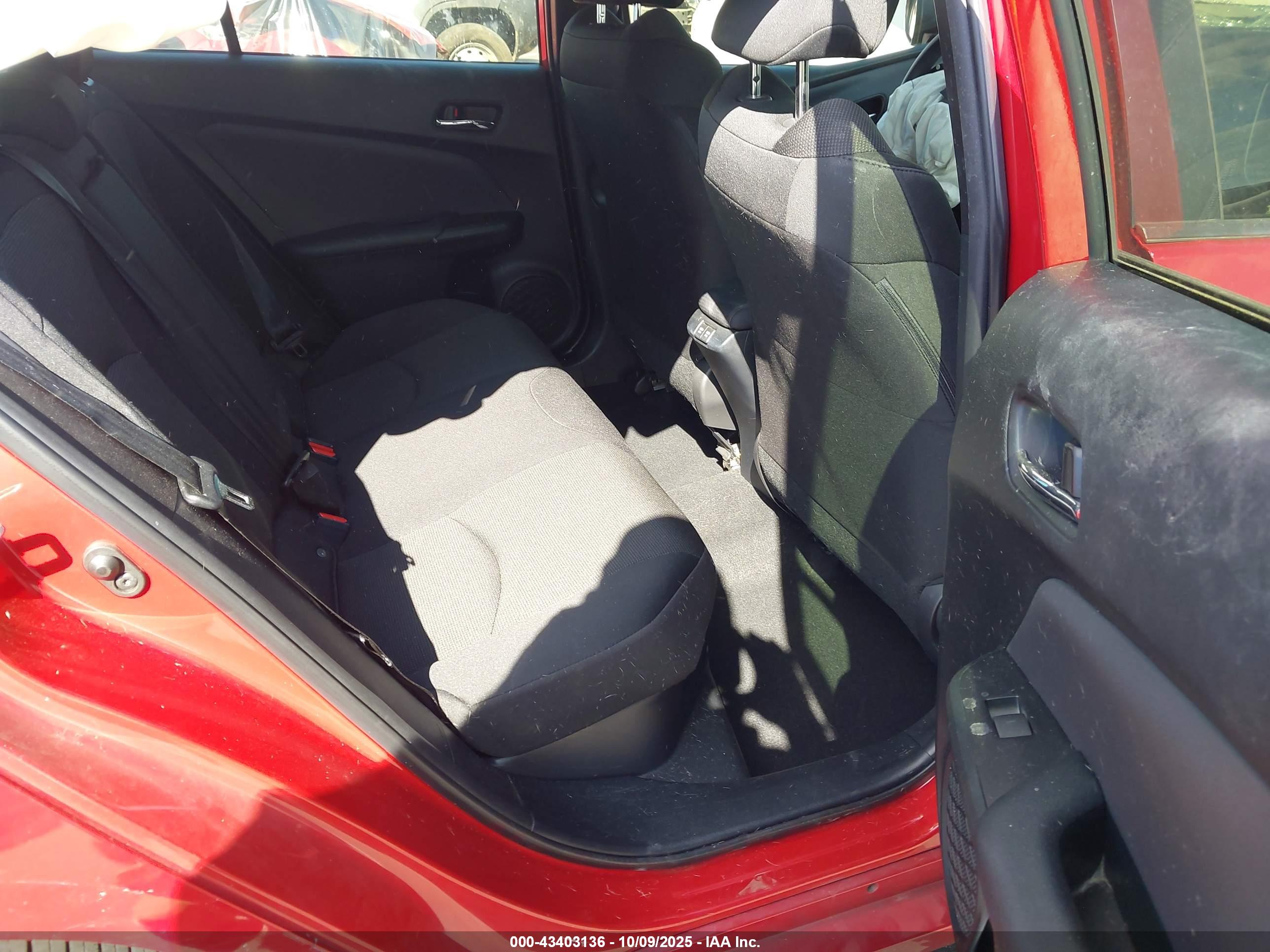 TOYOTA PRIUS image 8