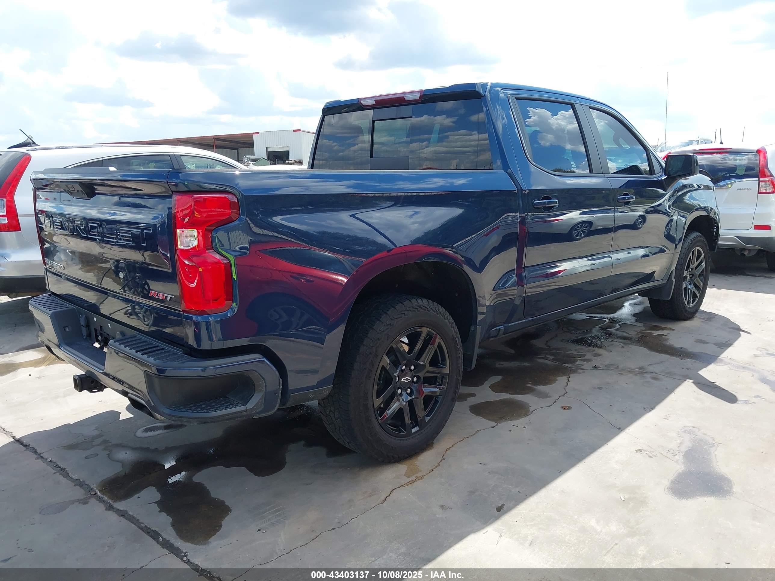 CHEVROLET SILVERADO image 4