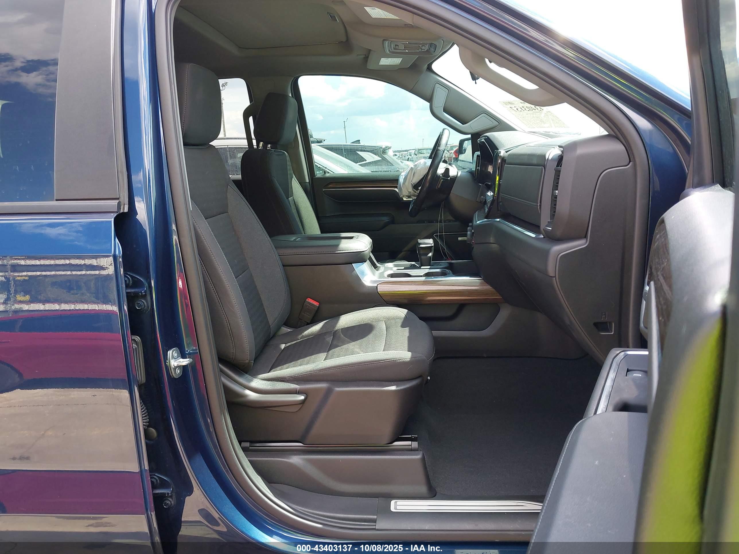 CHEVROLET SILVERADO image 5