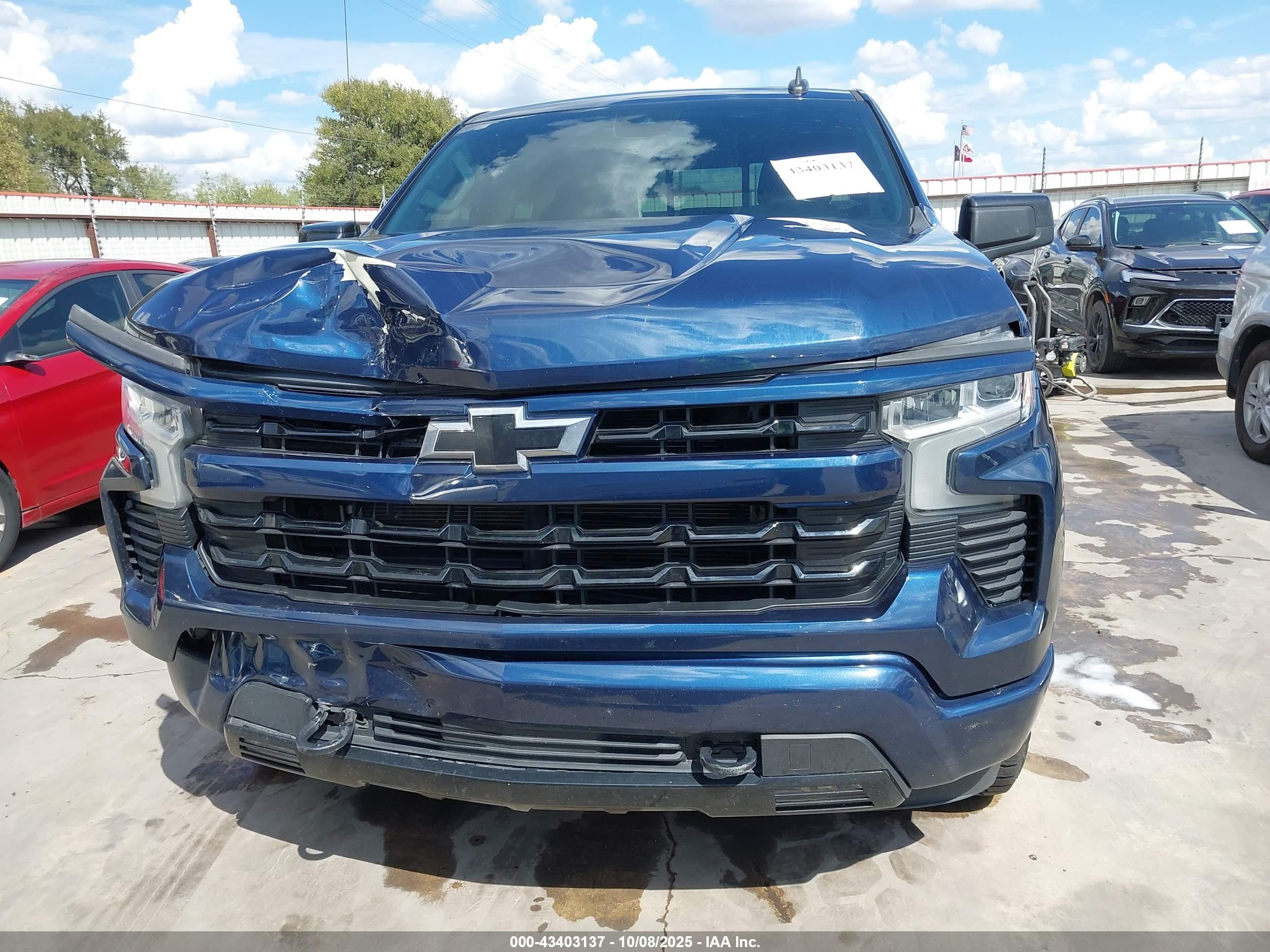 CHEVROLET SILVERADO image 6