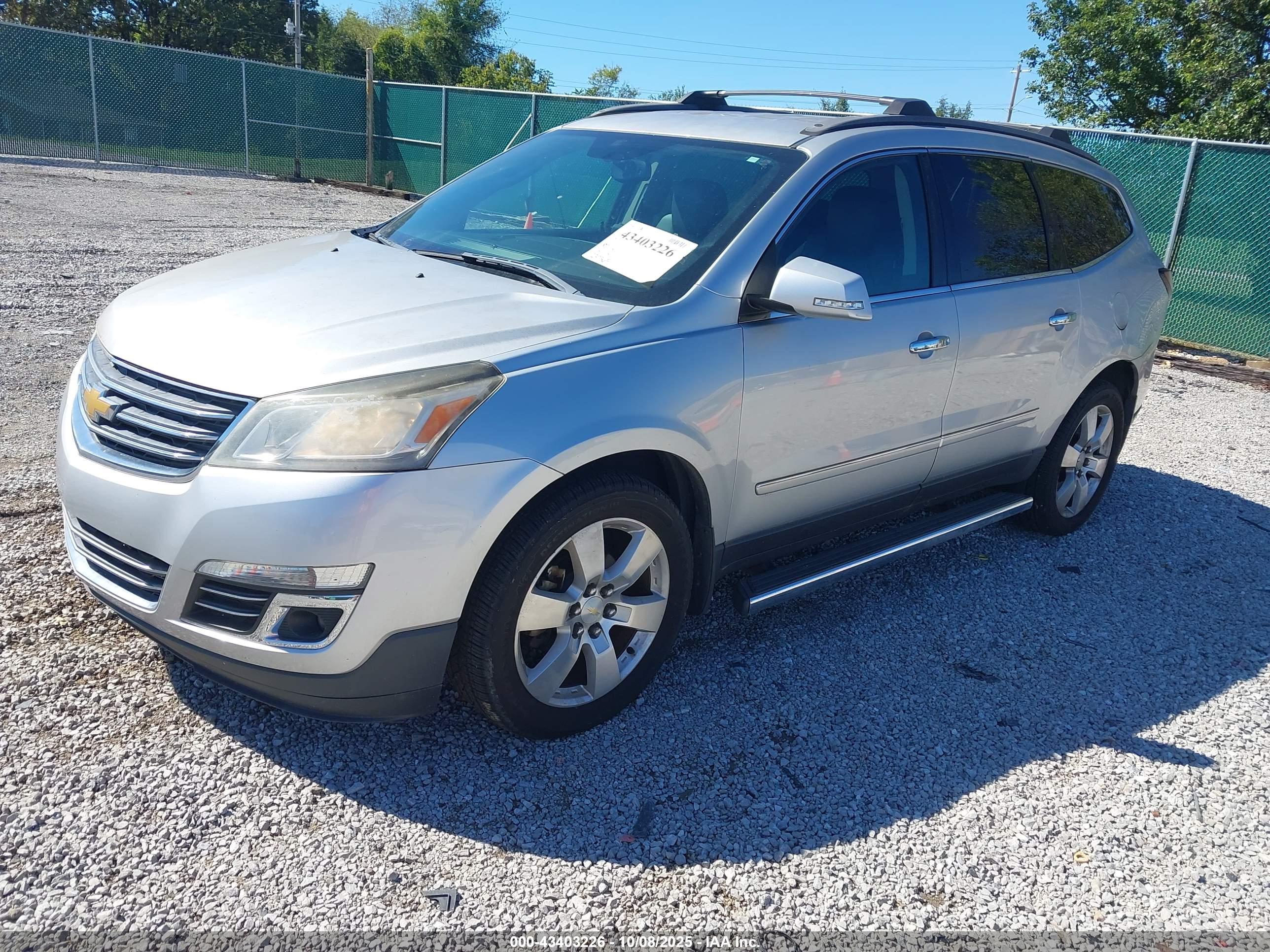 CHEVROLET TRAVERSE image 2