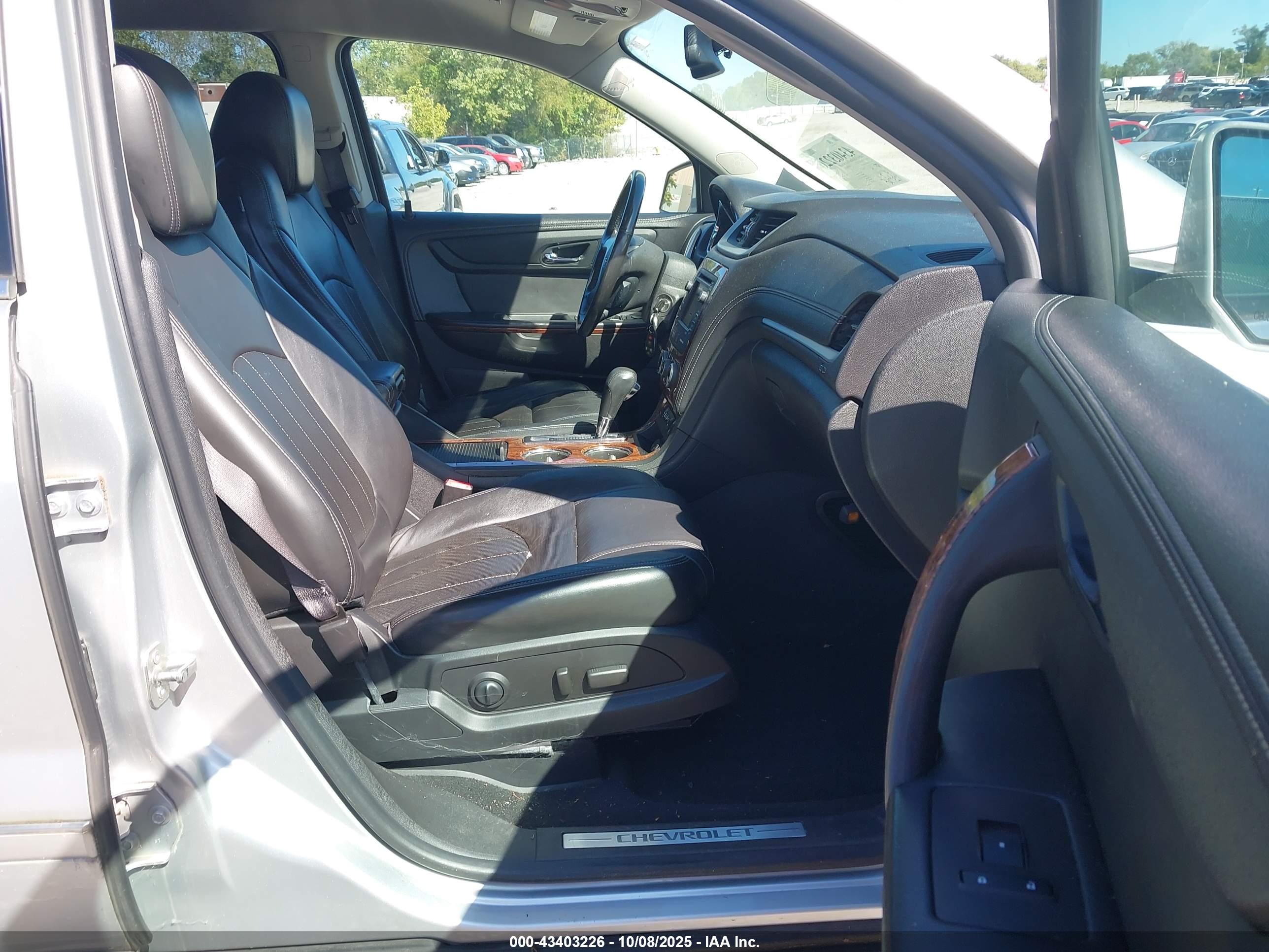 CHEVROLET TRAVERSE image 5