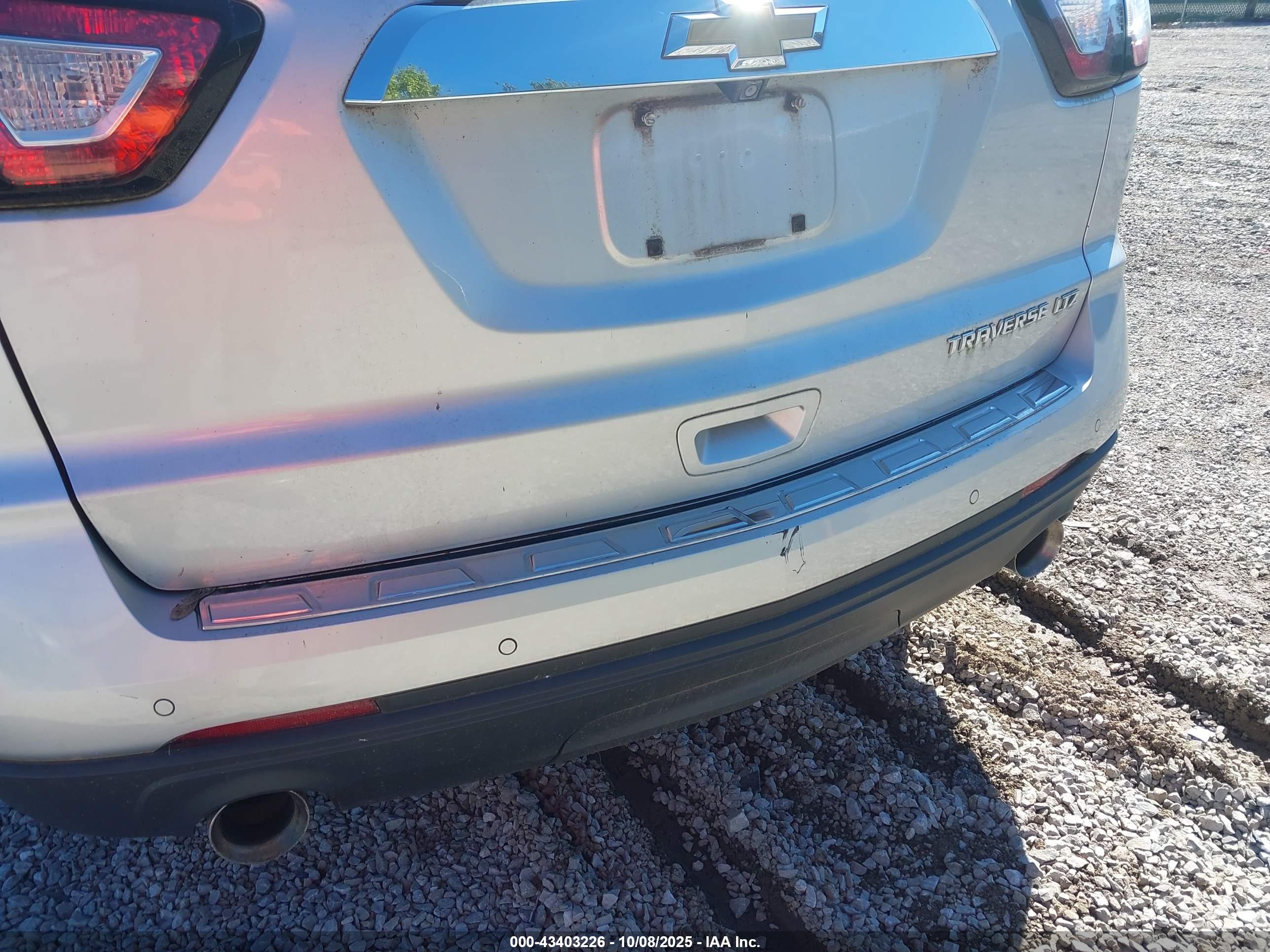 CHEVROLET TRAVERSE image 6