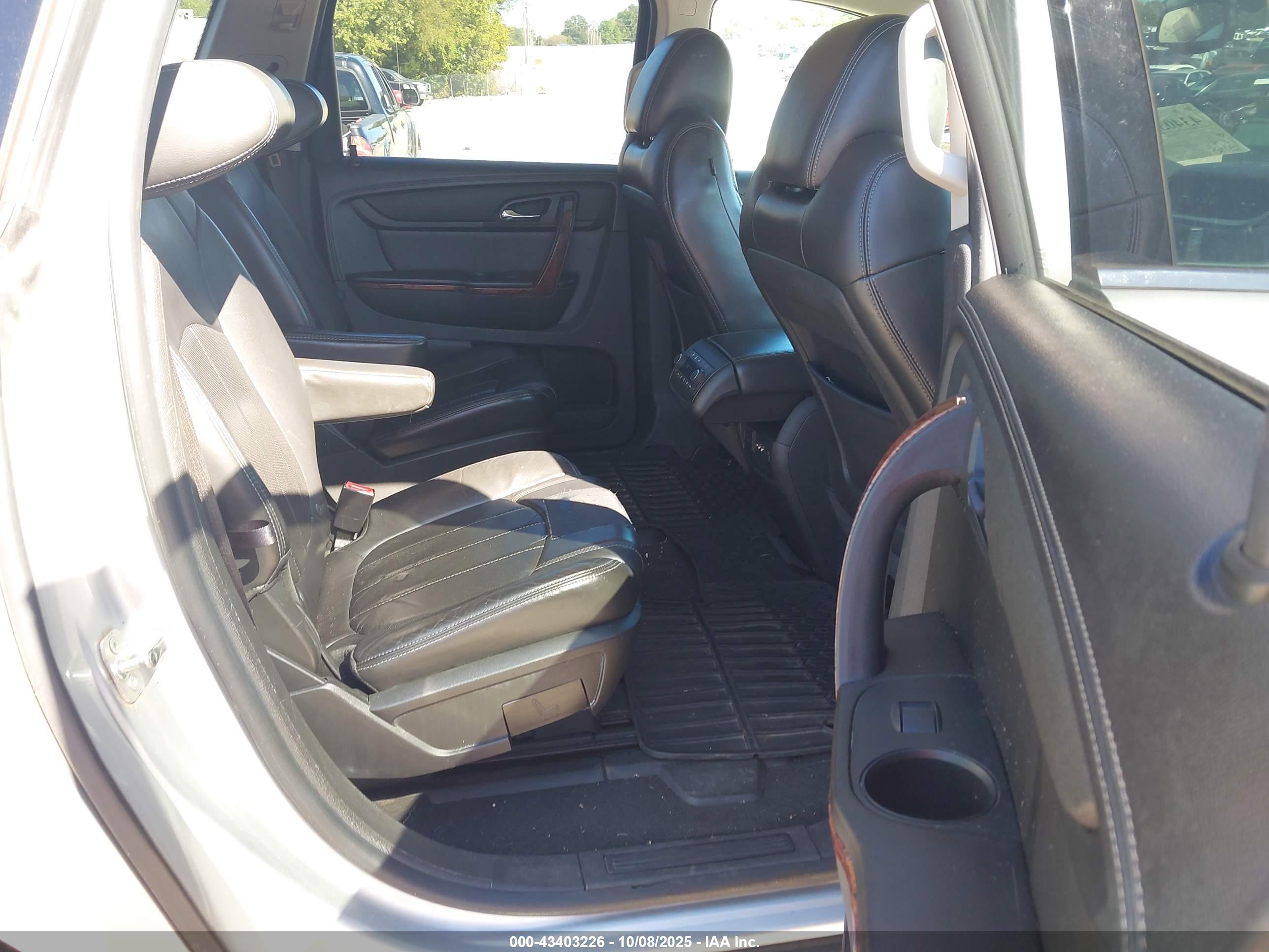 CHEVROLET TRAVERSE image 8