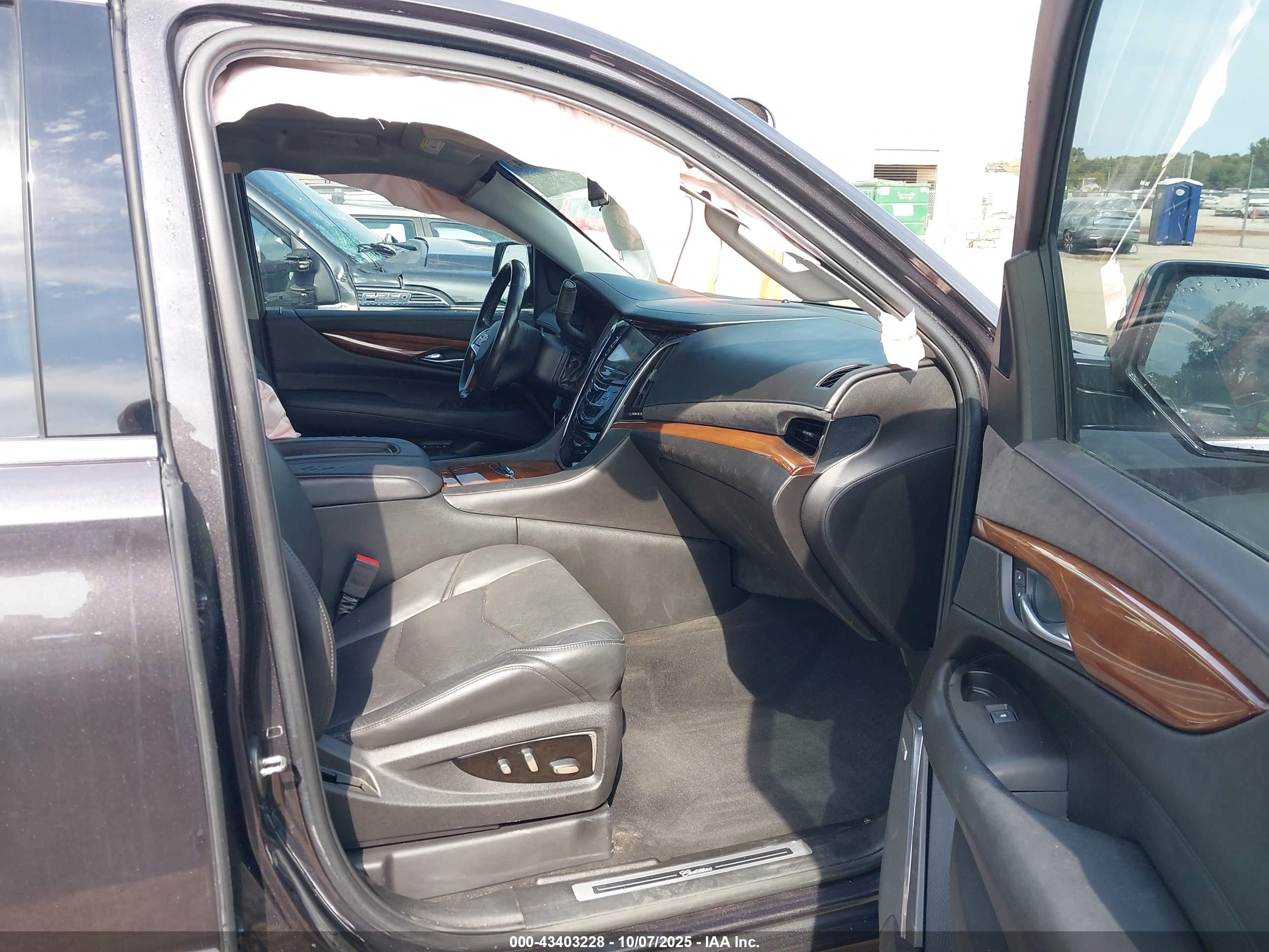 CADILLAC ESCALADE image 5