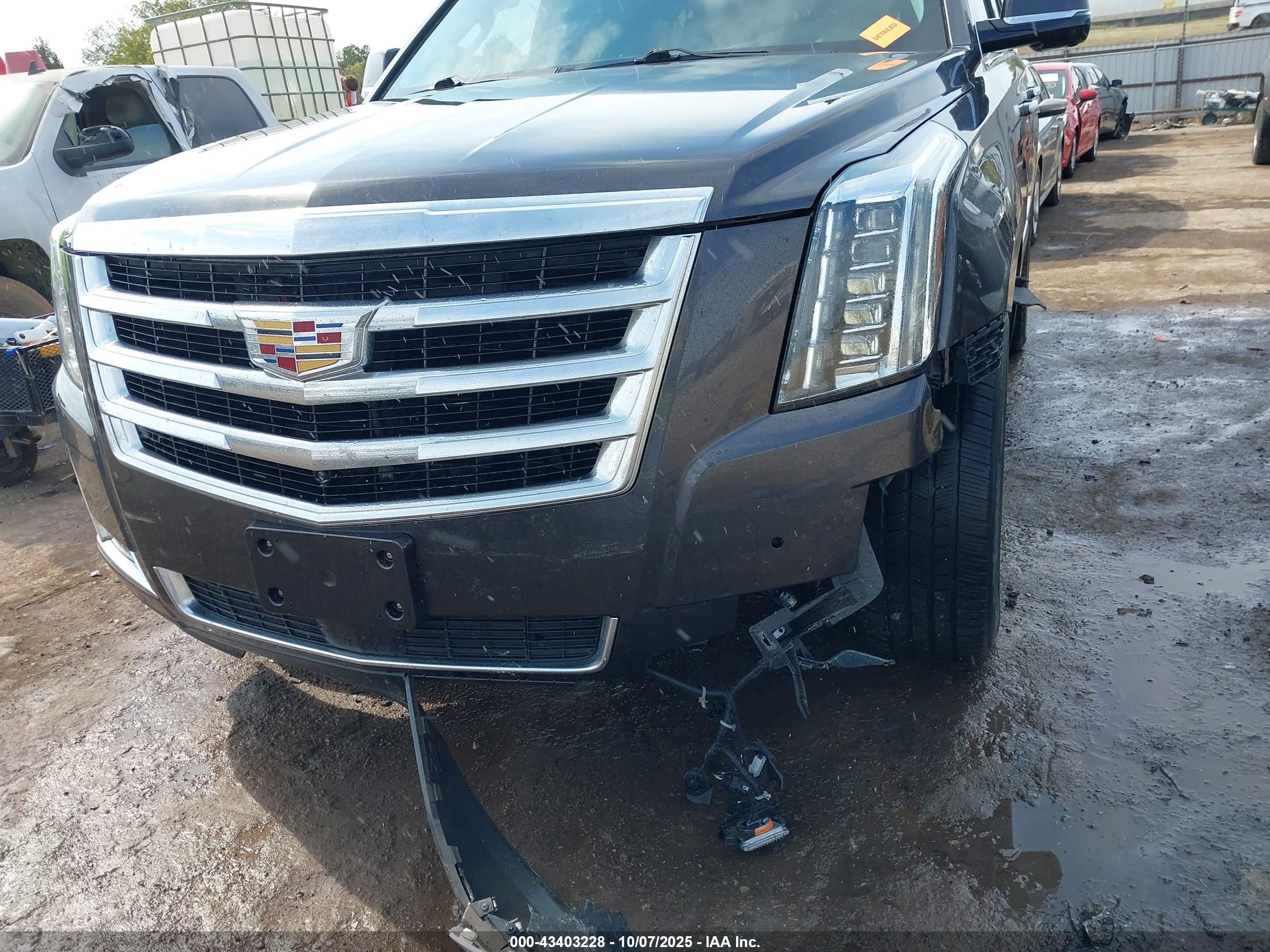 CADILLAC ESCALADE image 6