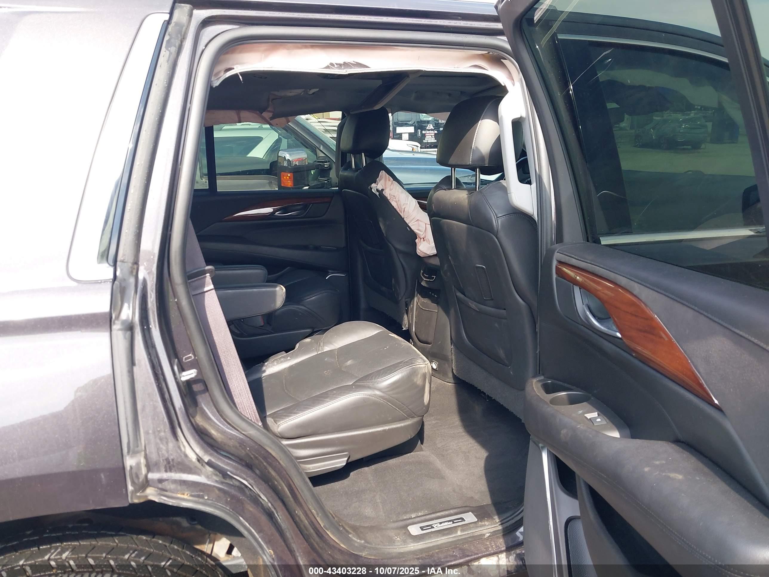 CADILLAC ESCALADE image 8