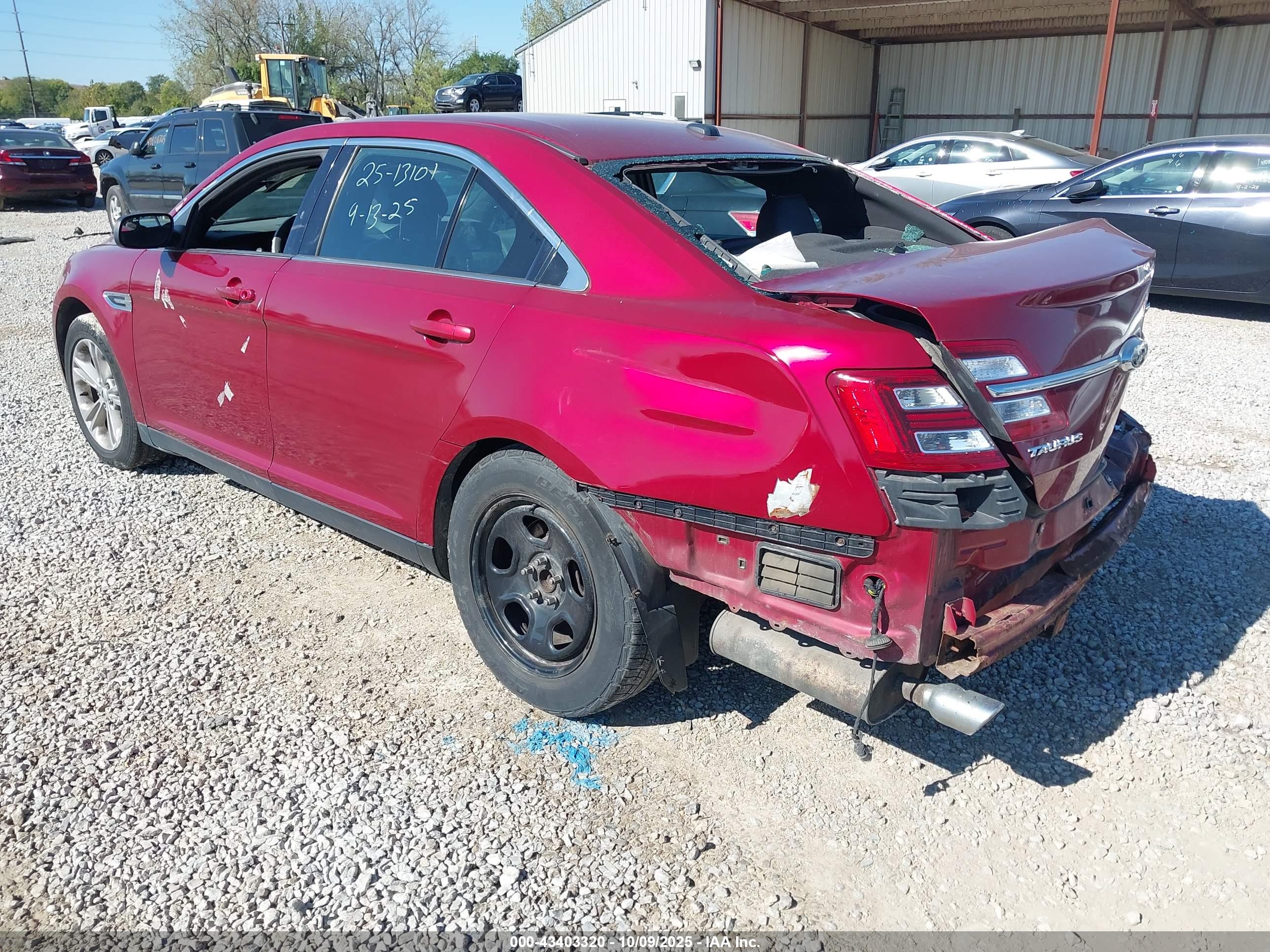 FORD TAURUS image 3