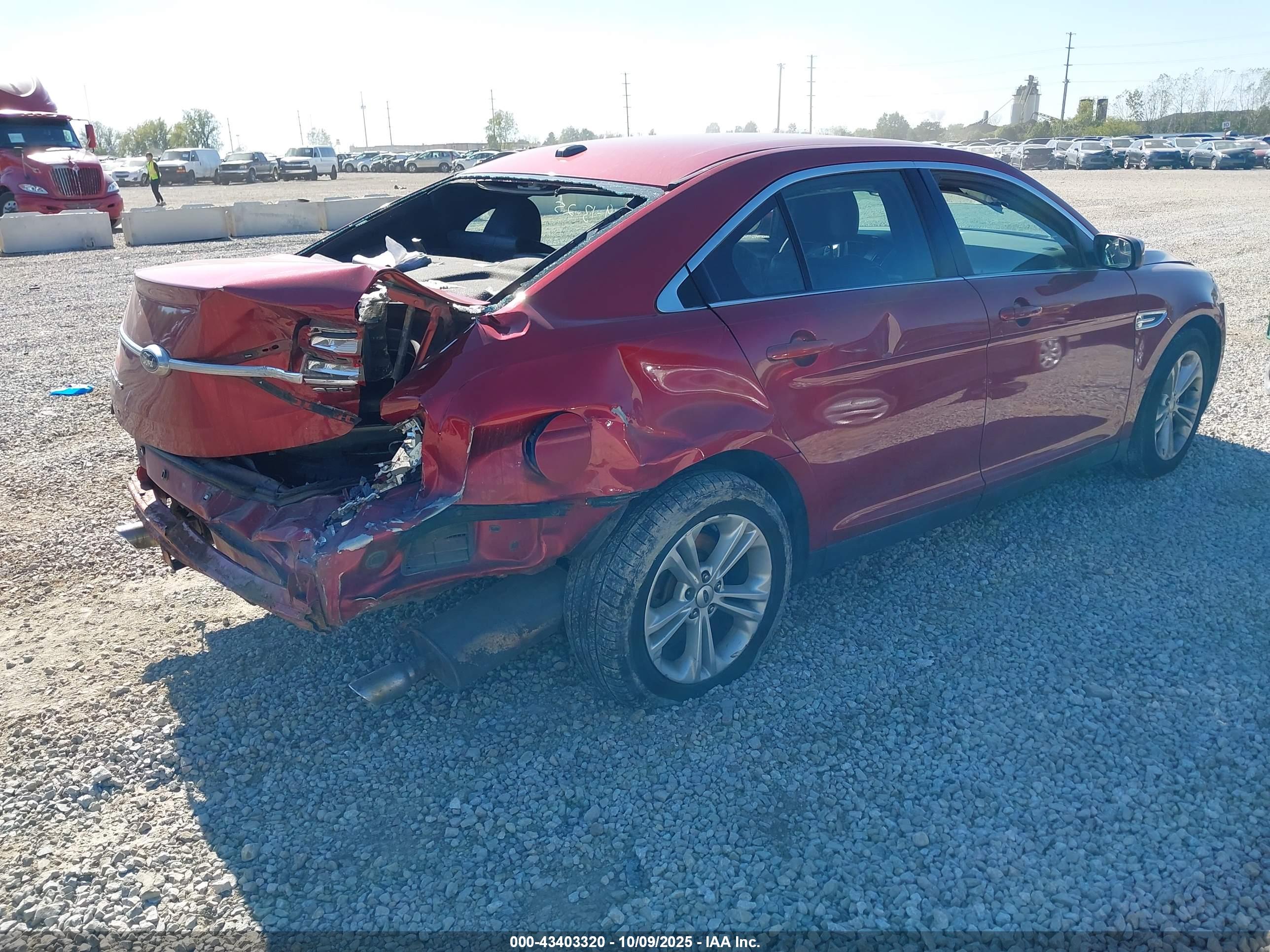 FORD TAURUS image 4