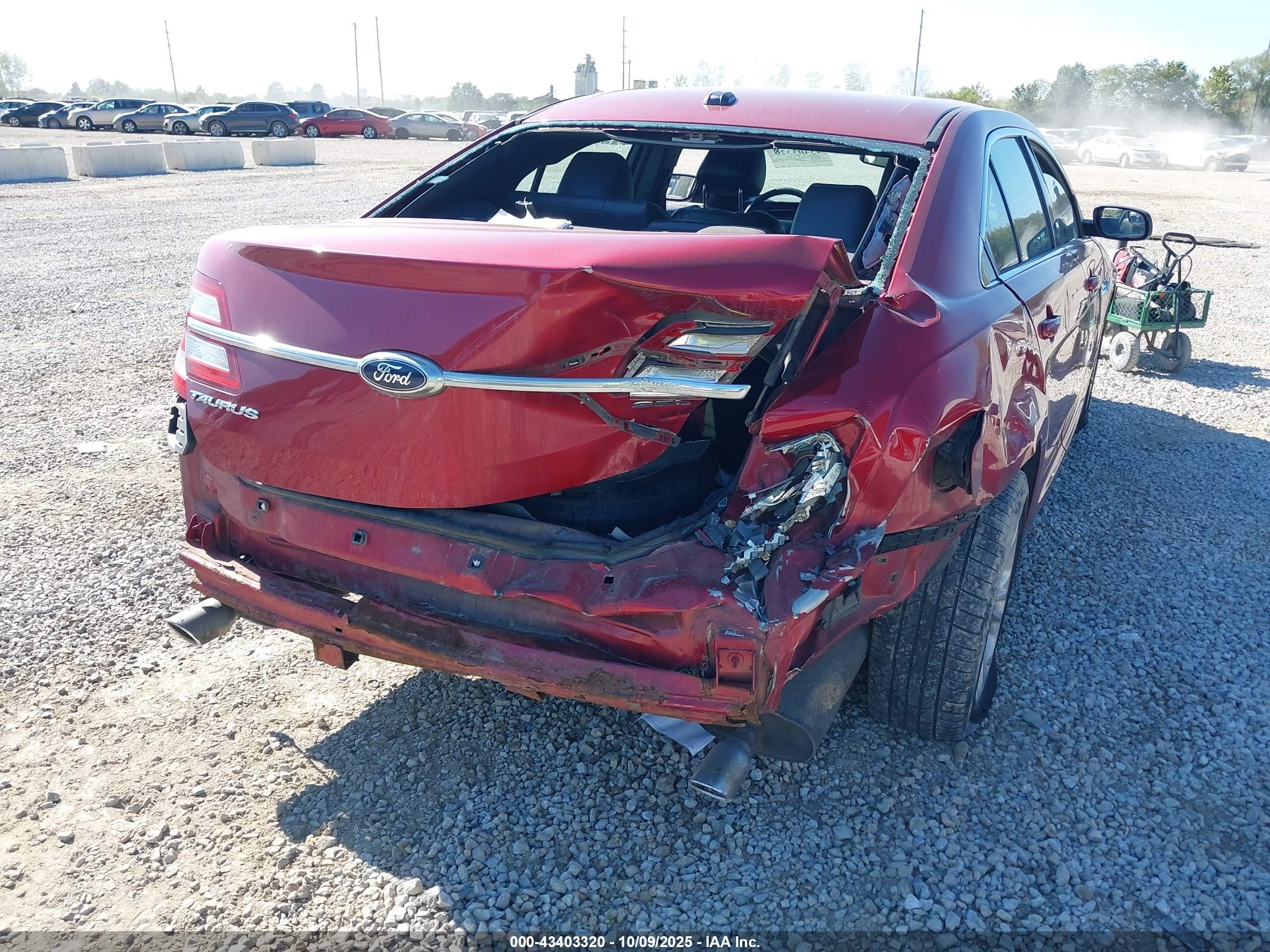 FORD TAURUS image 6