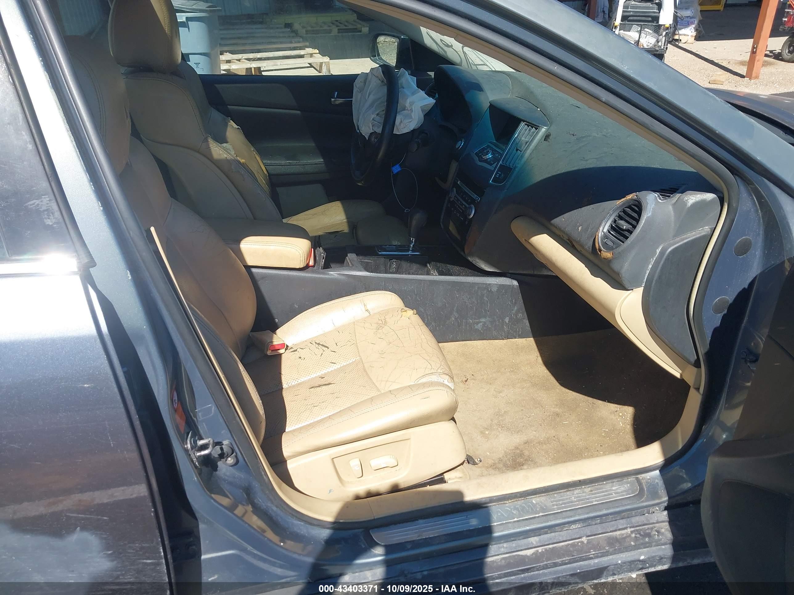 NISSAN MAXIMA image 5