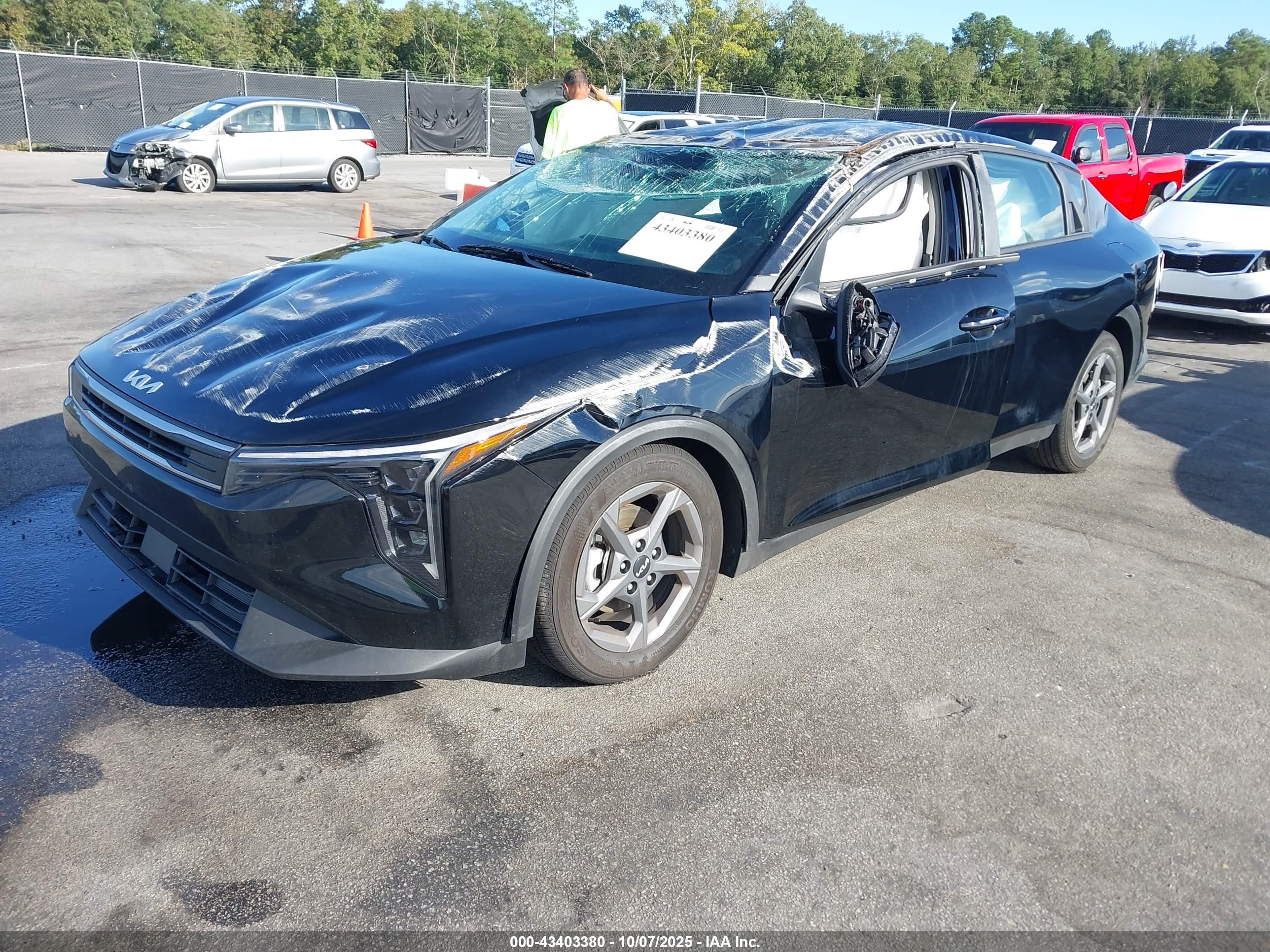 KIA K4 image 2