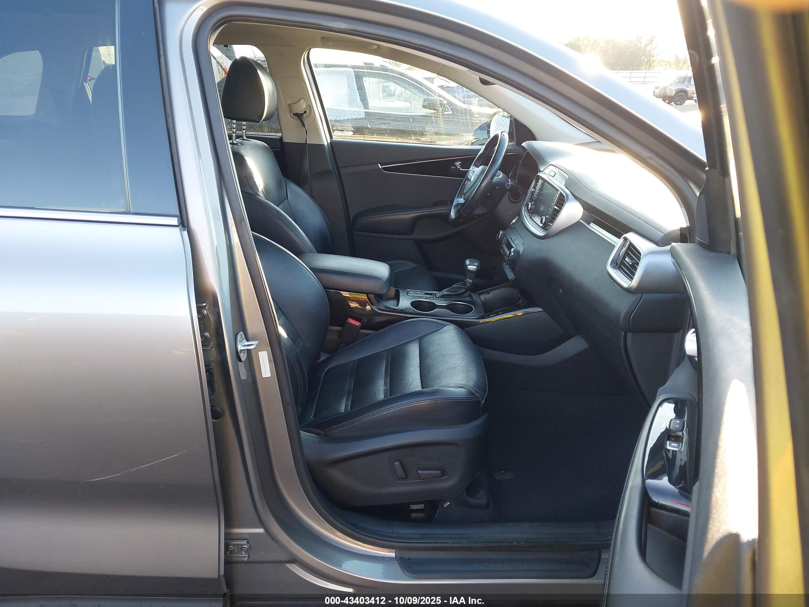 KIA SORENTO image 5