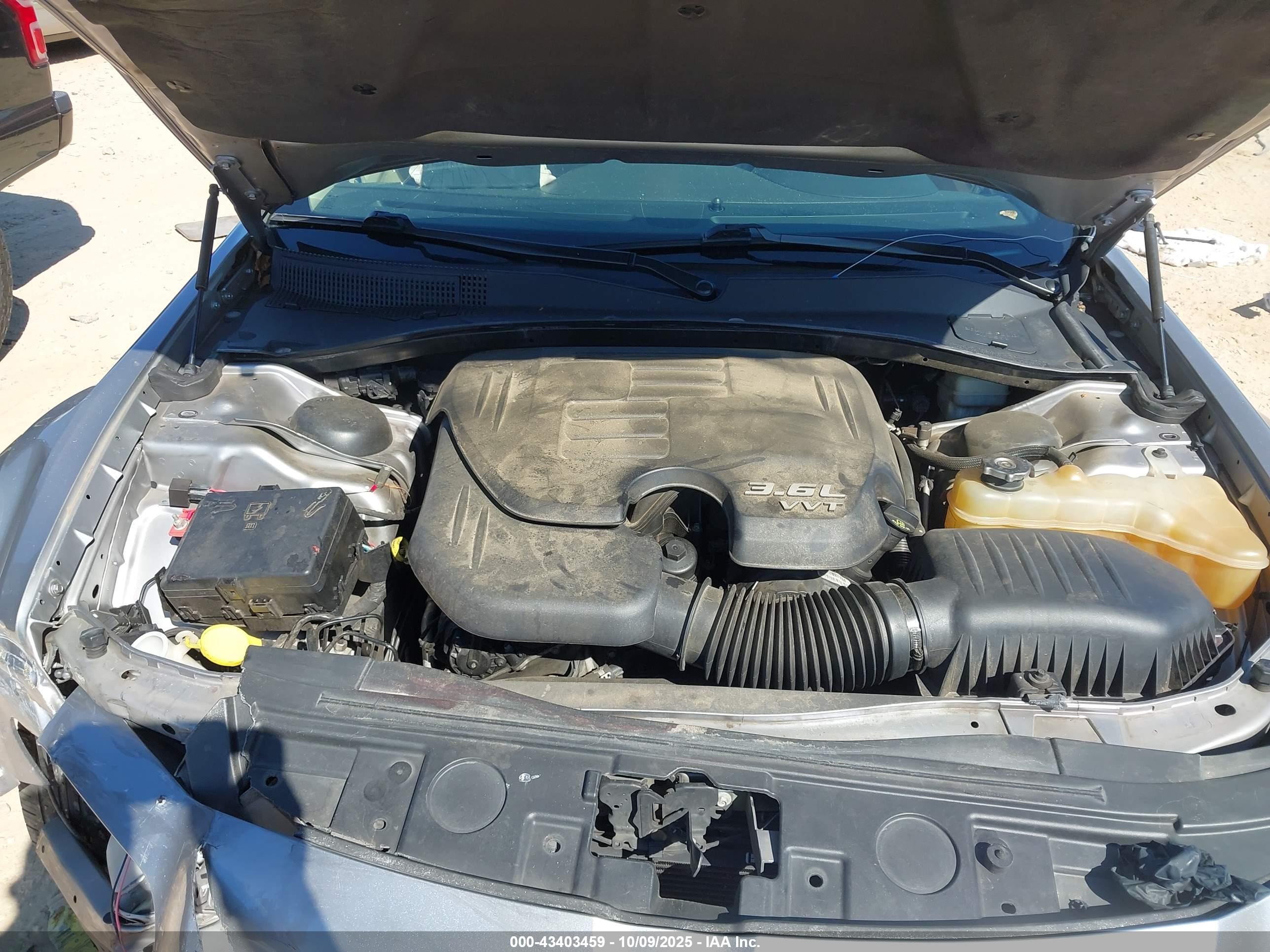 CHRYSLER 300 image 10