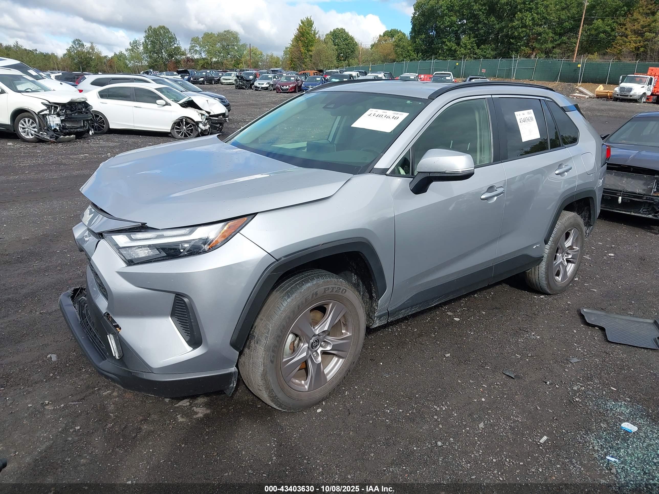 TOYOTA RAV4 image 2