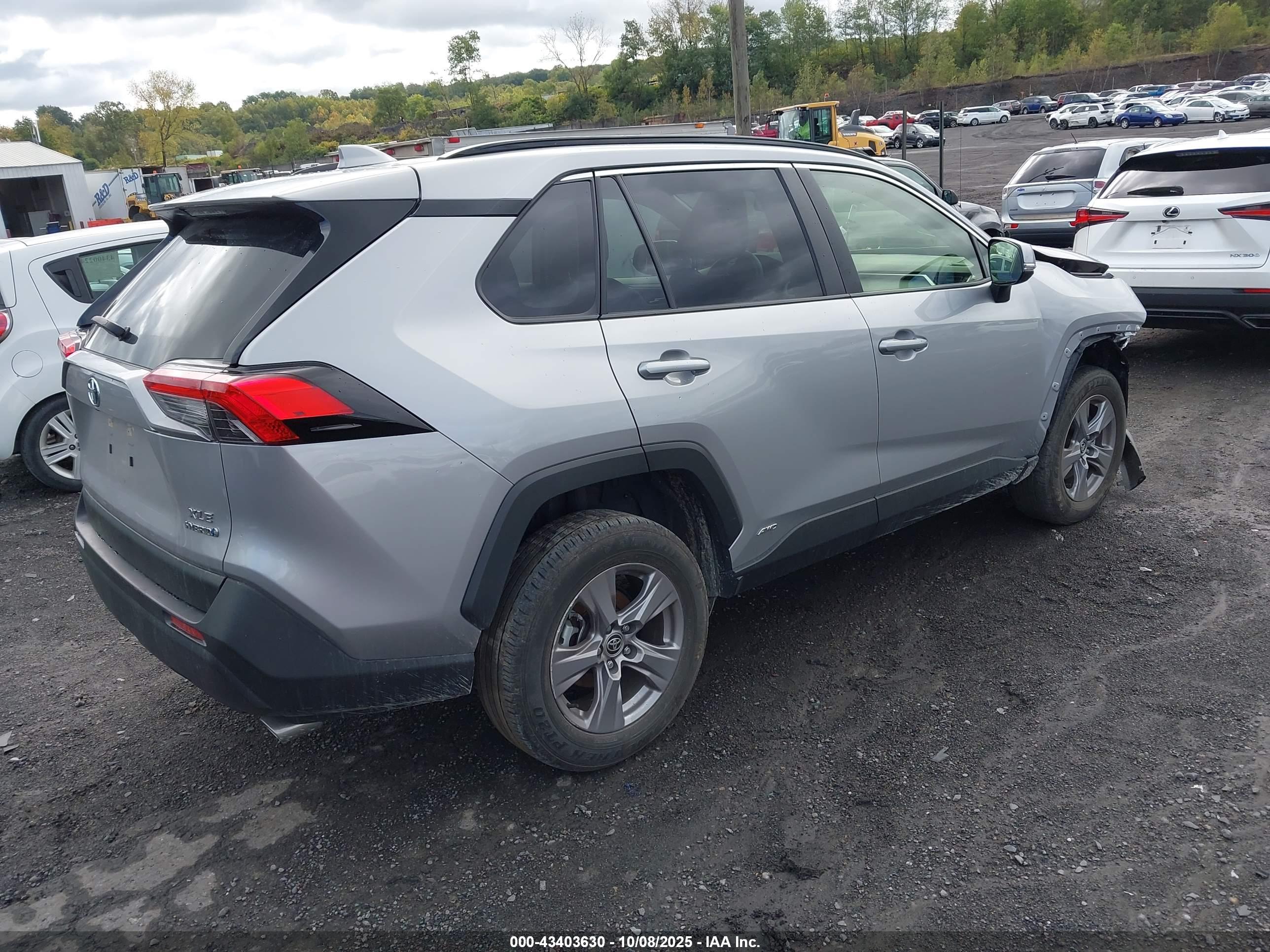 TOYOTA RAV4 image 4