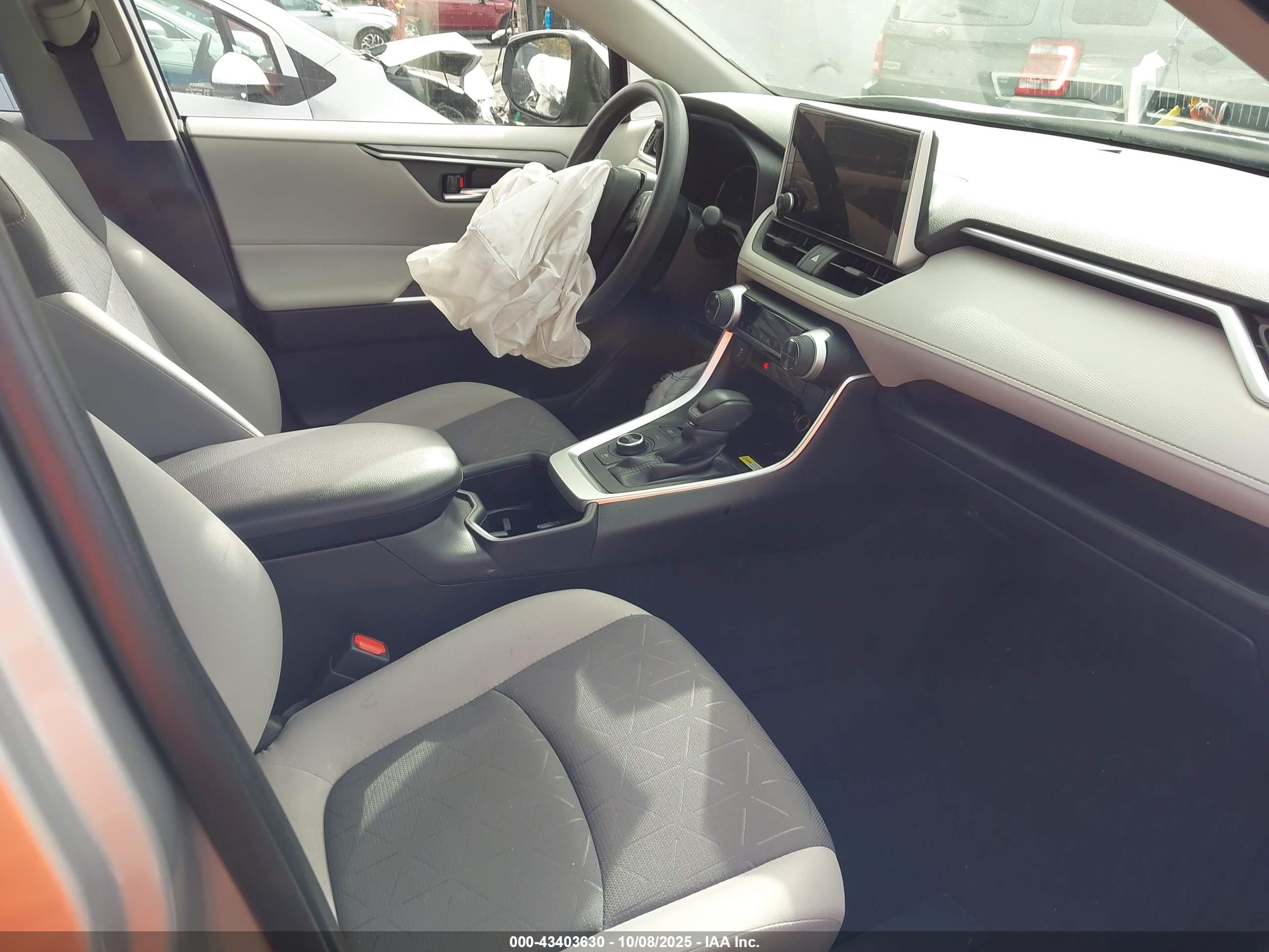 TOYOTA RAV4 image 5