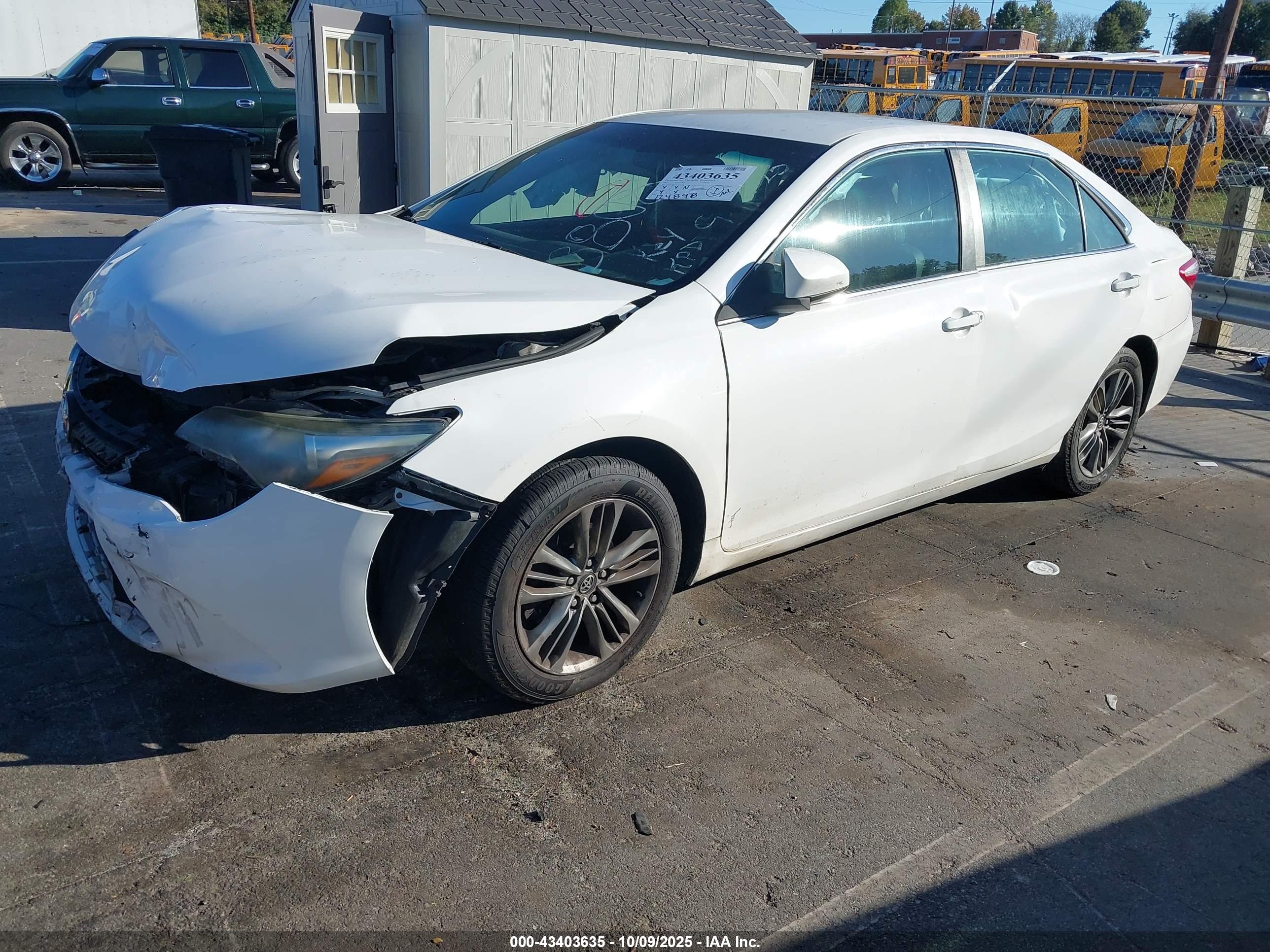 TOYOTA CAMRY image 2