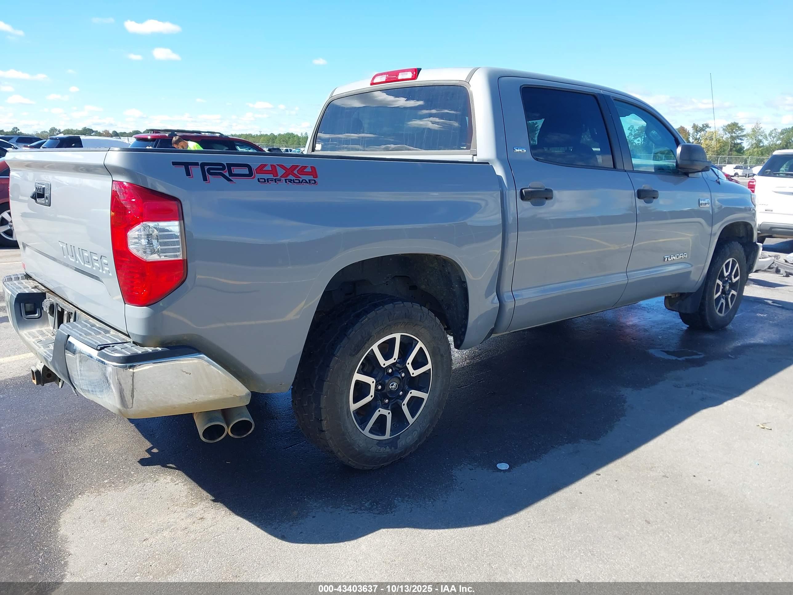 TOYOTA TUNDRA image 4