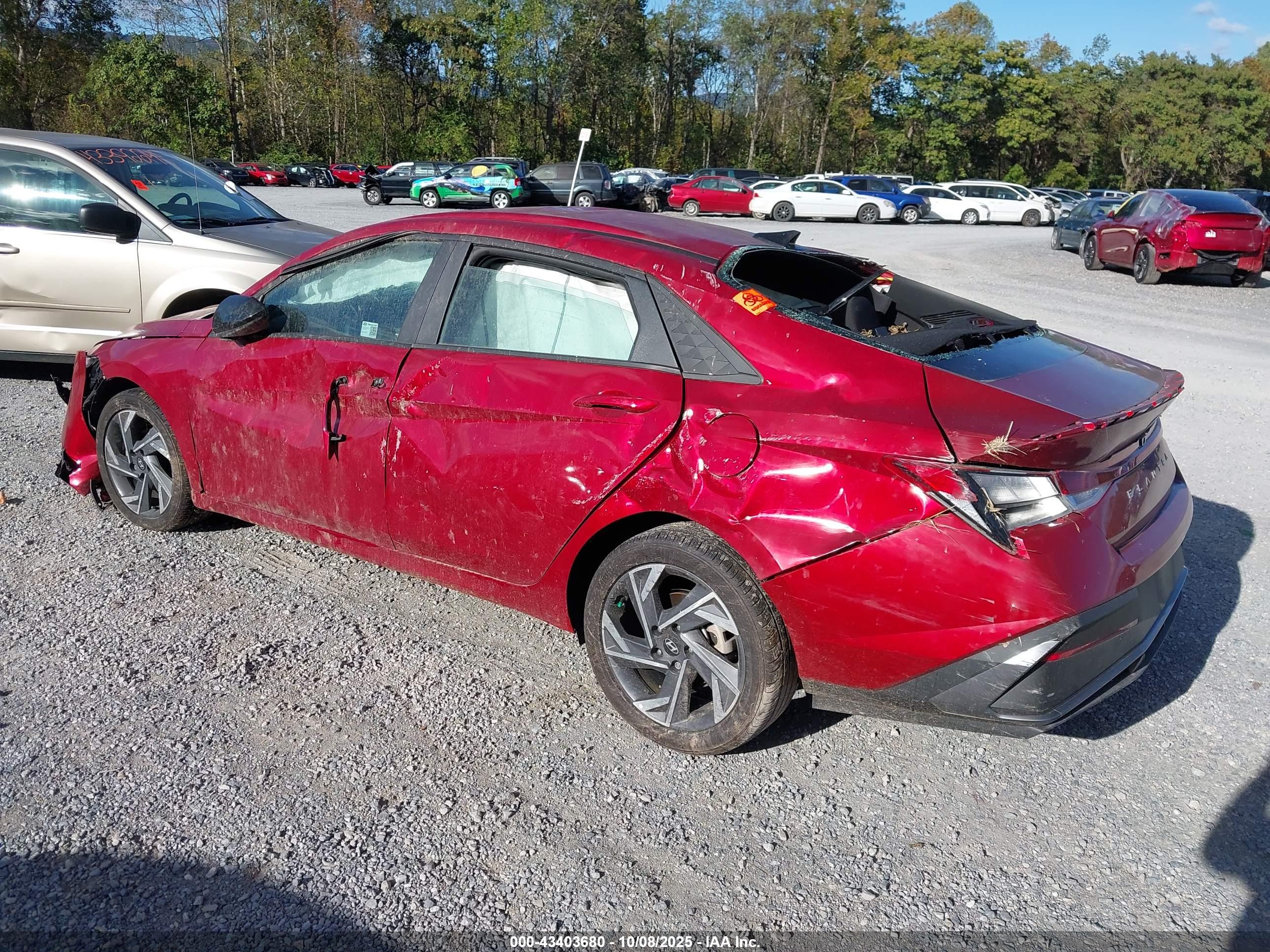 HYUNDAI ELANTRA image 3