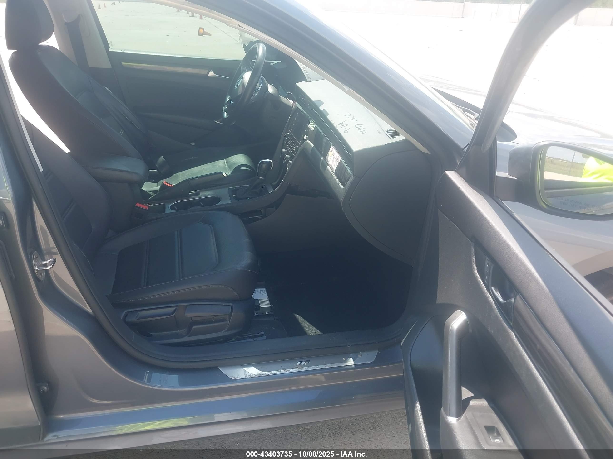 VOLKSWAGEN PASSAT image 5
