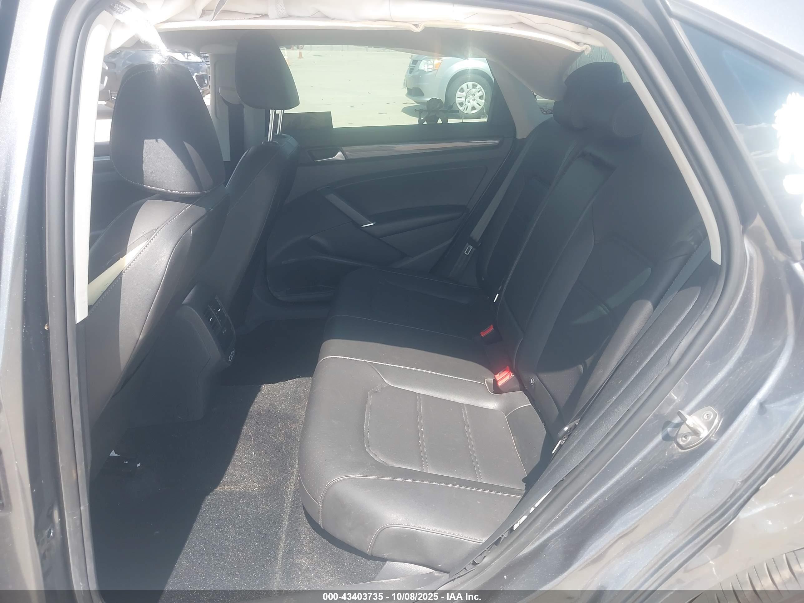 VOLKSWAGEN PASSAT image 8