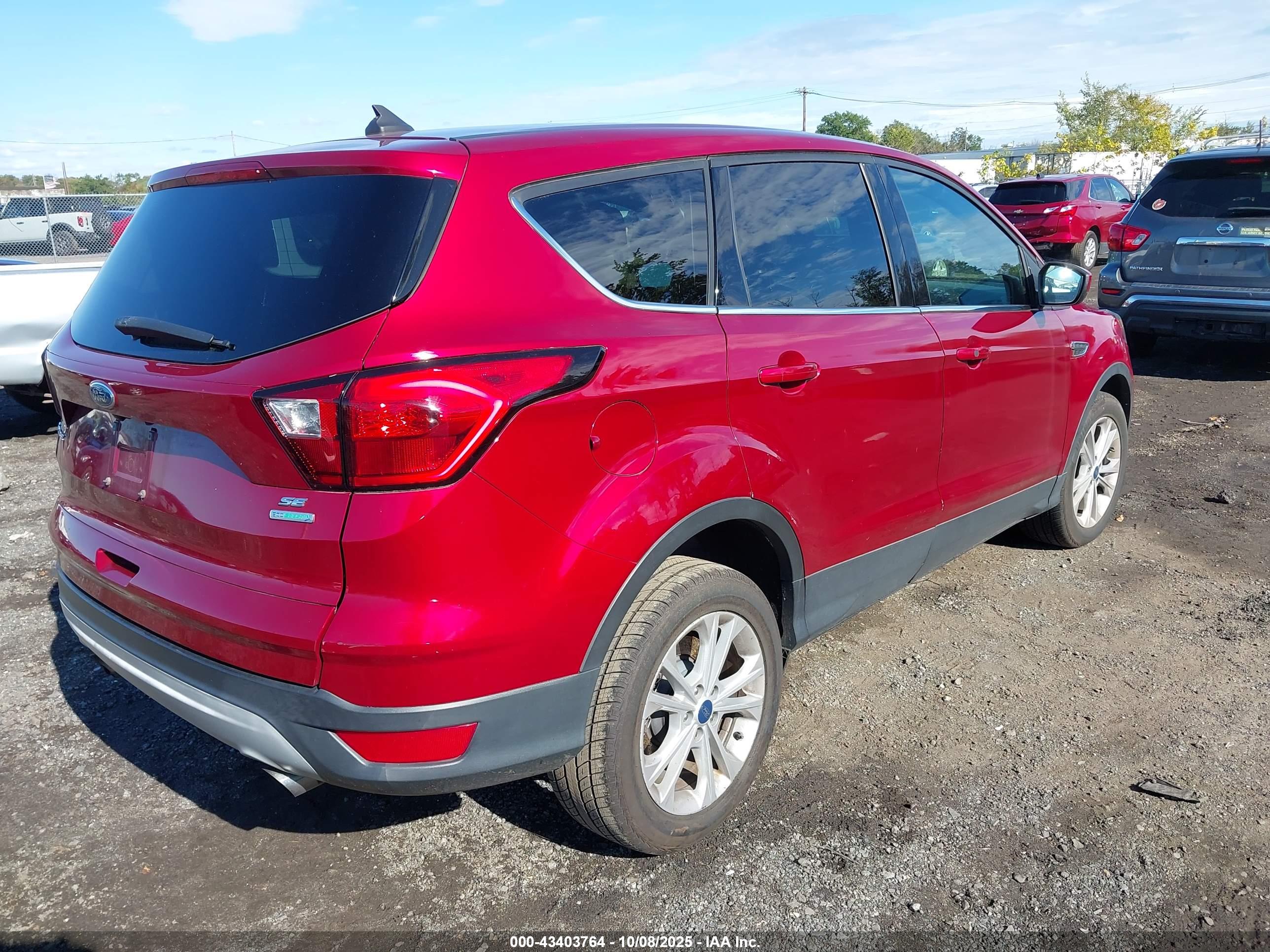 FORD ESCAPE image 4