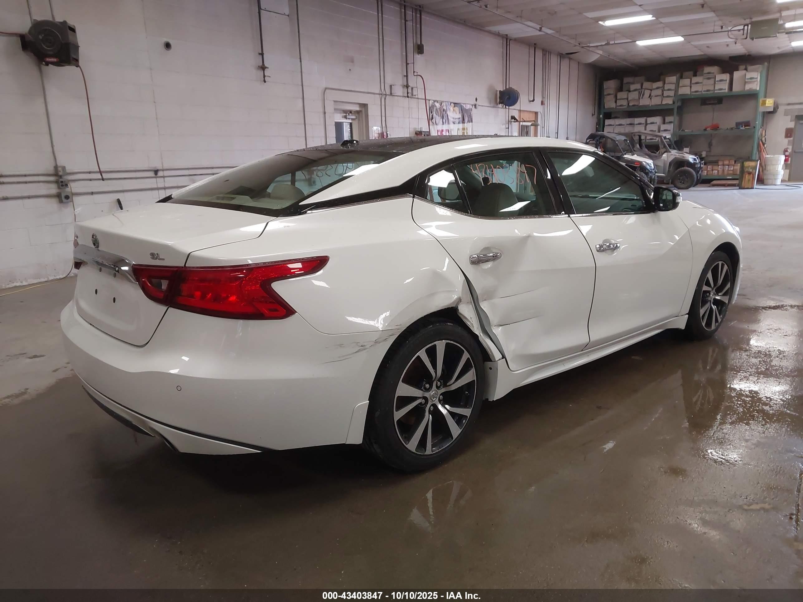 NISSAN MAXIMA image 4