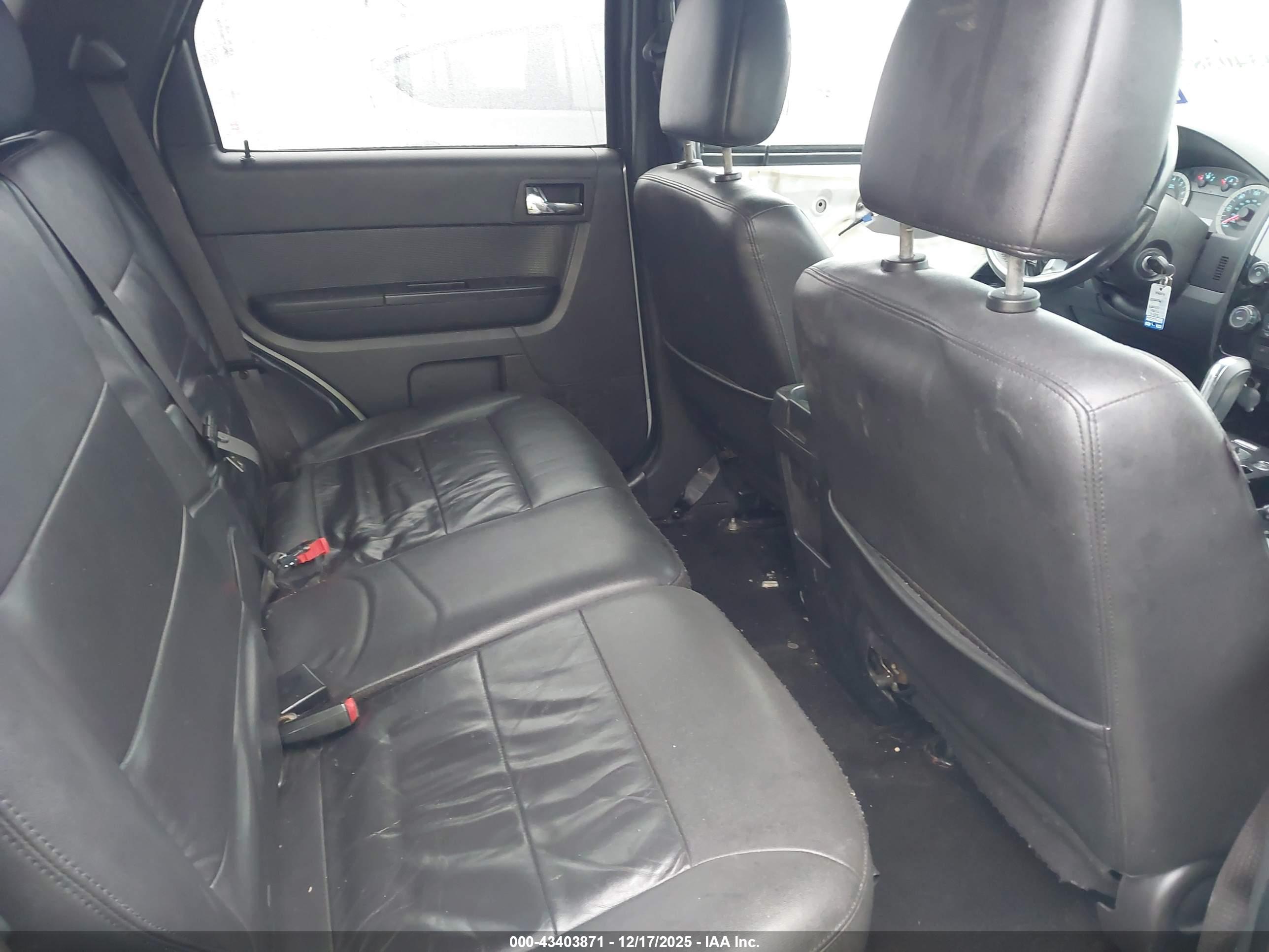 FORD ESCAPE image 8