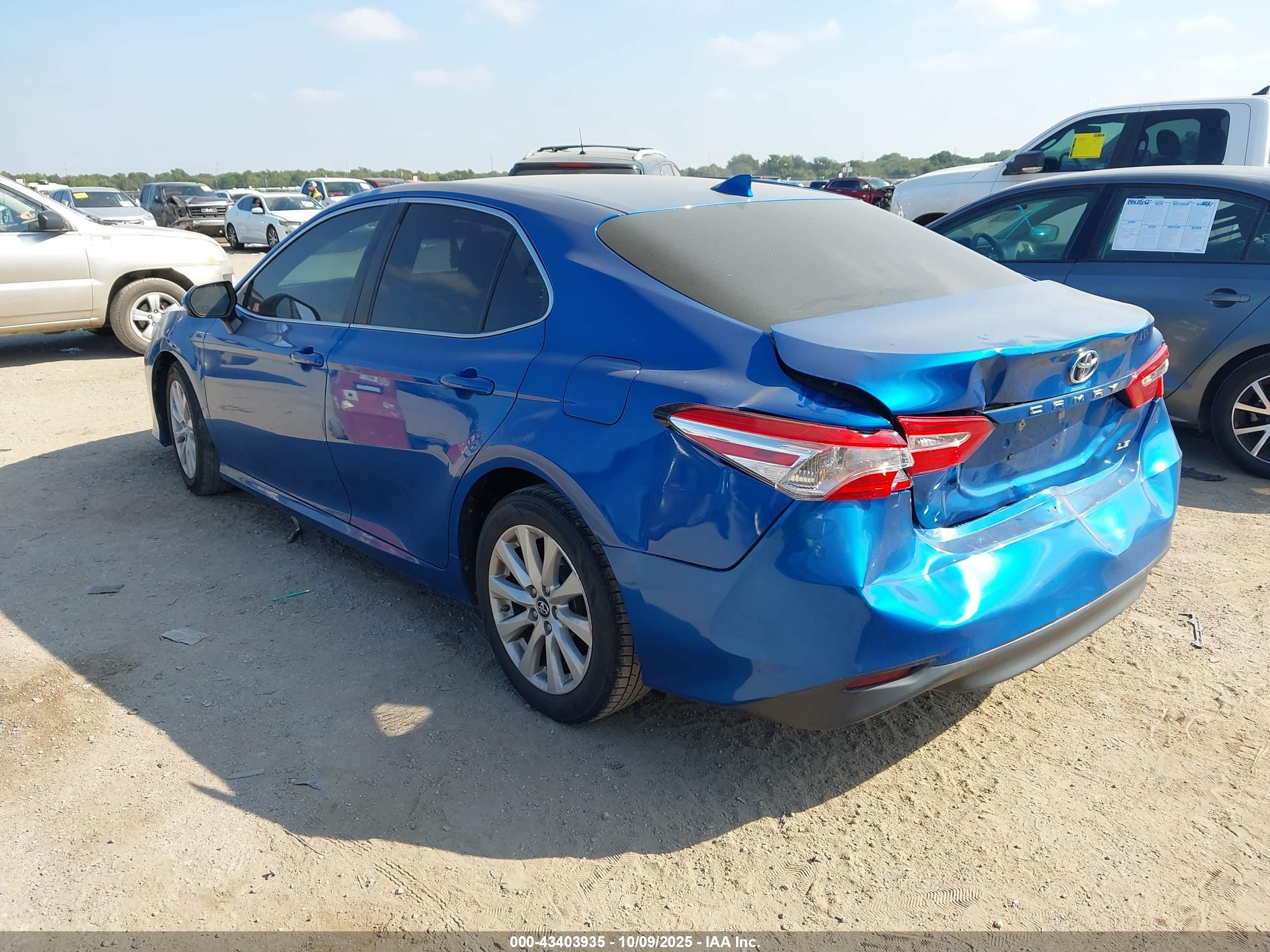 TOYOTA CAMRY image 3