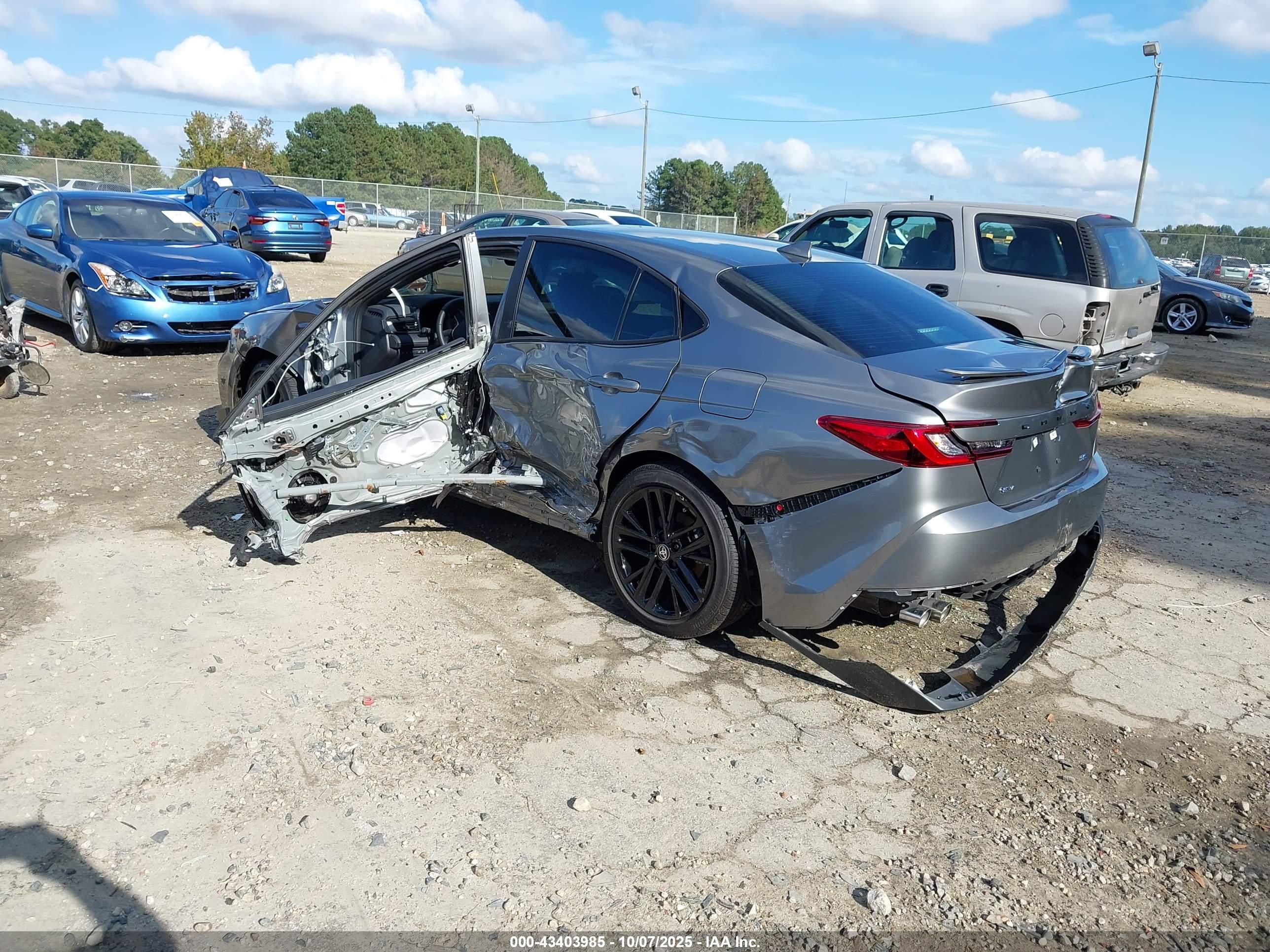 TOYOTA CAMRY image 3
