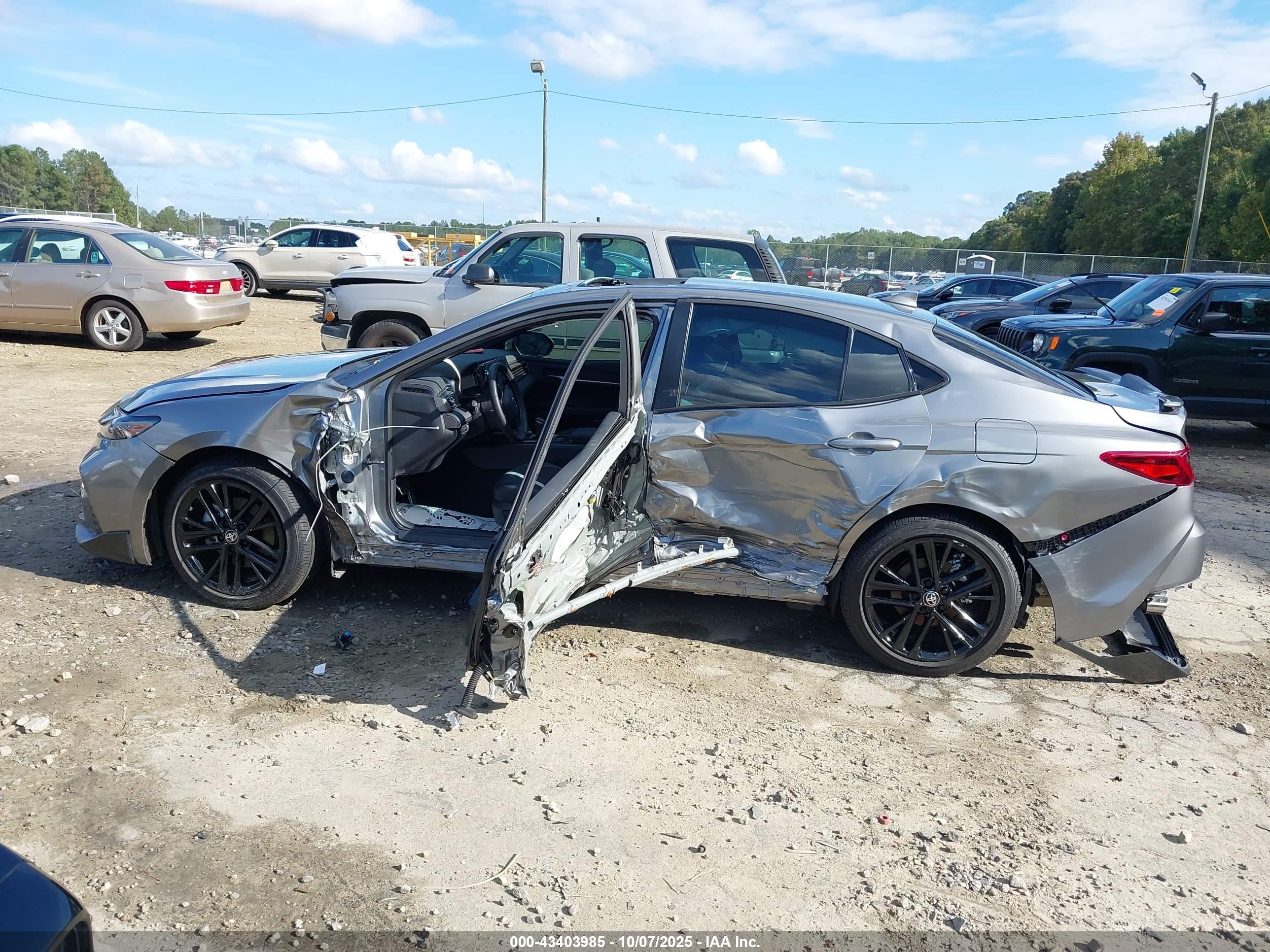 TOYOTA CAMRY image 6