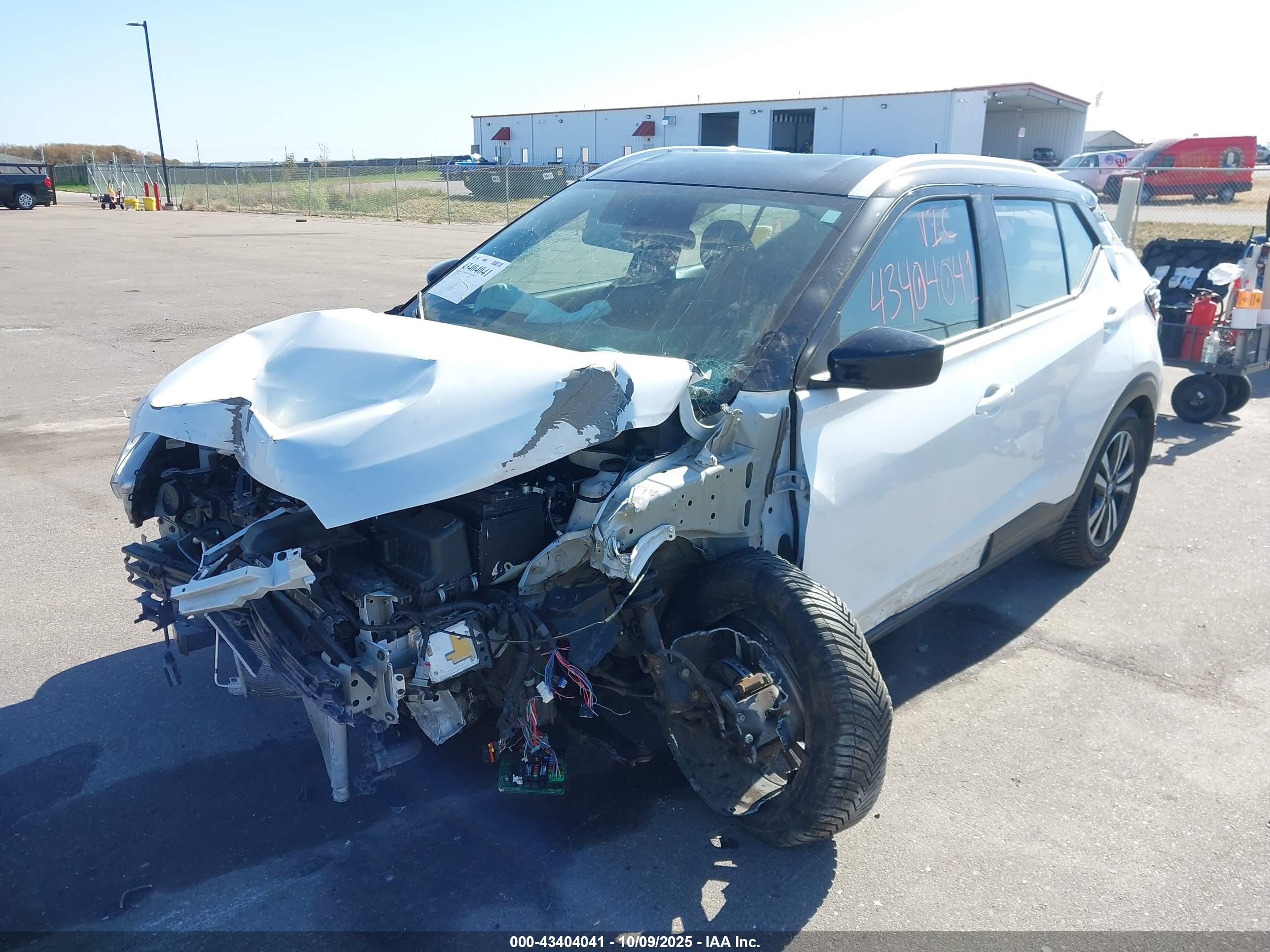NISSAN KICKS image 2