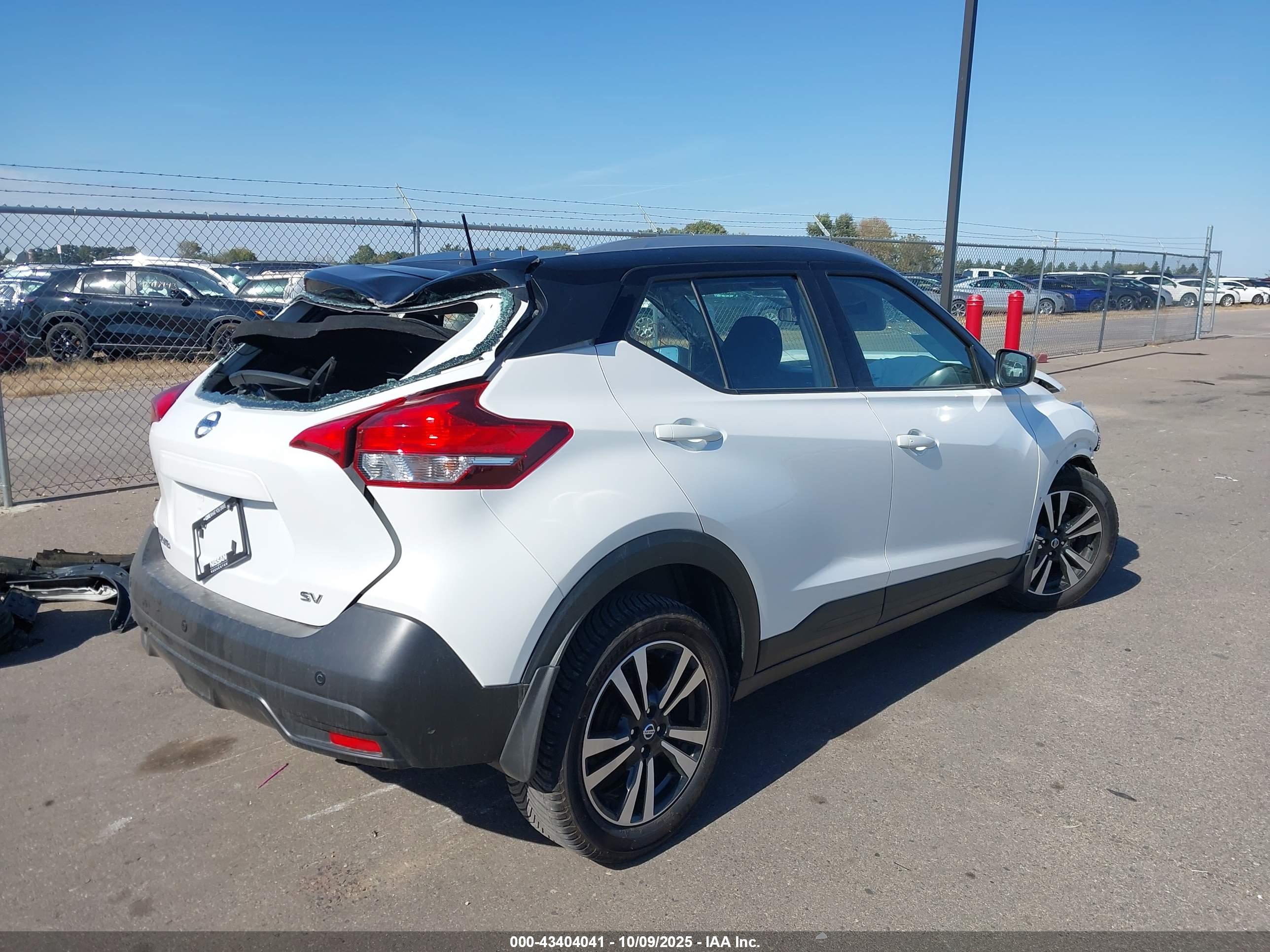 NISSAN KICKS image 4