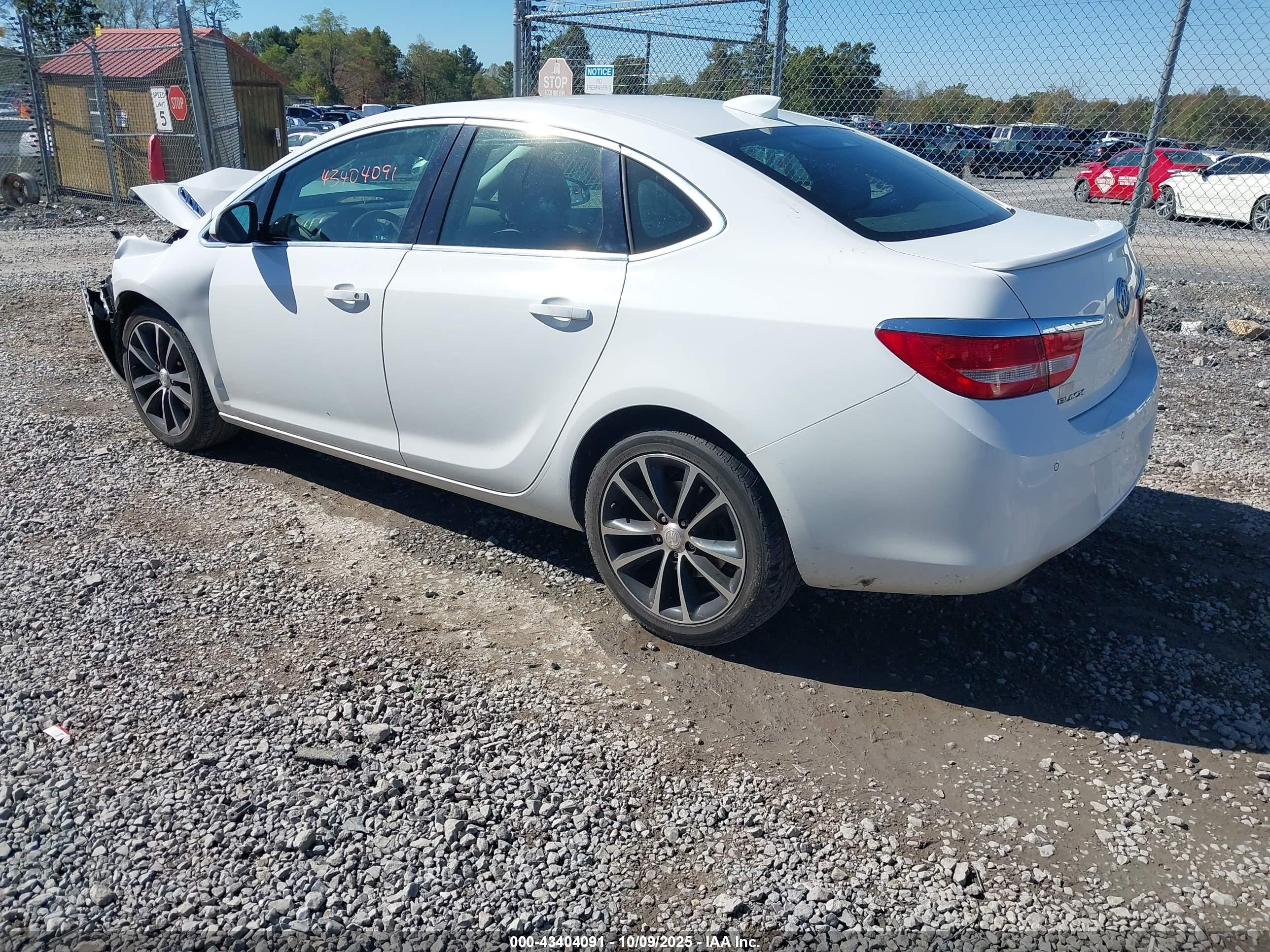 BUICK VERANO image 3