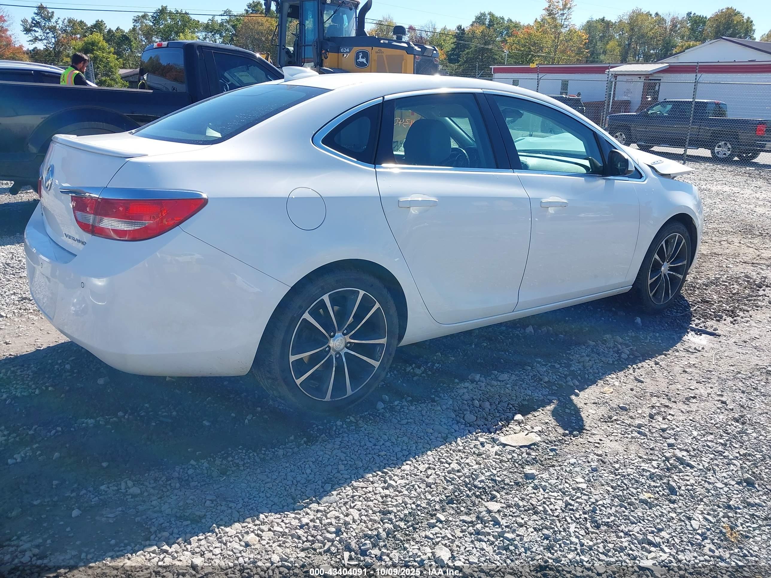BUICK VERANO image 4