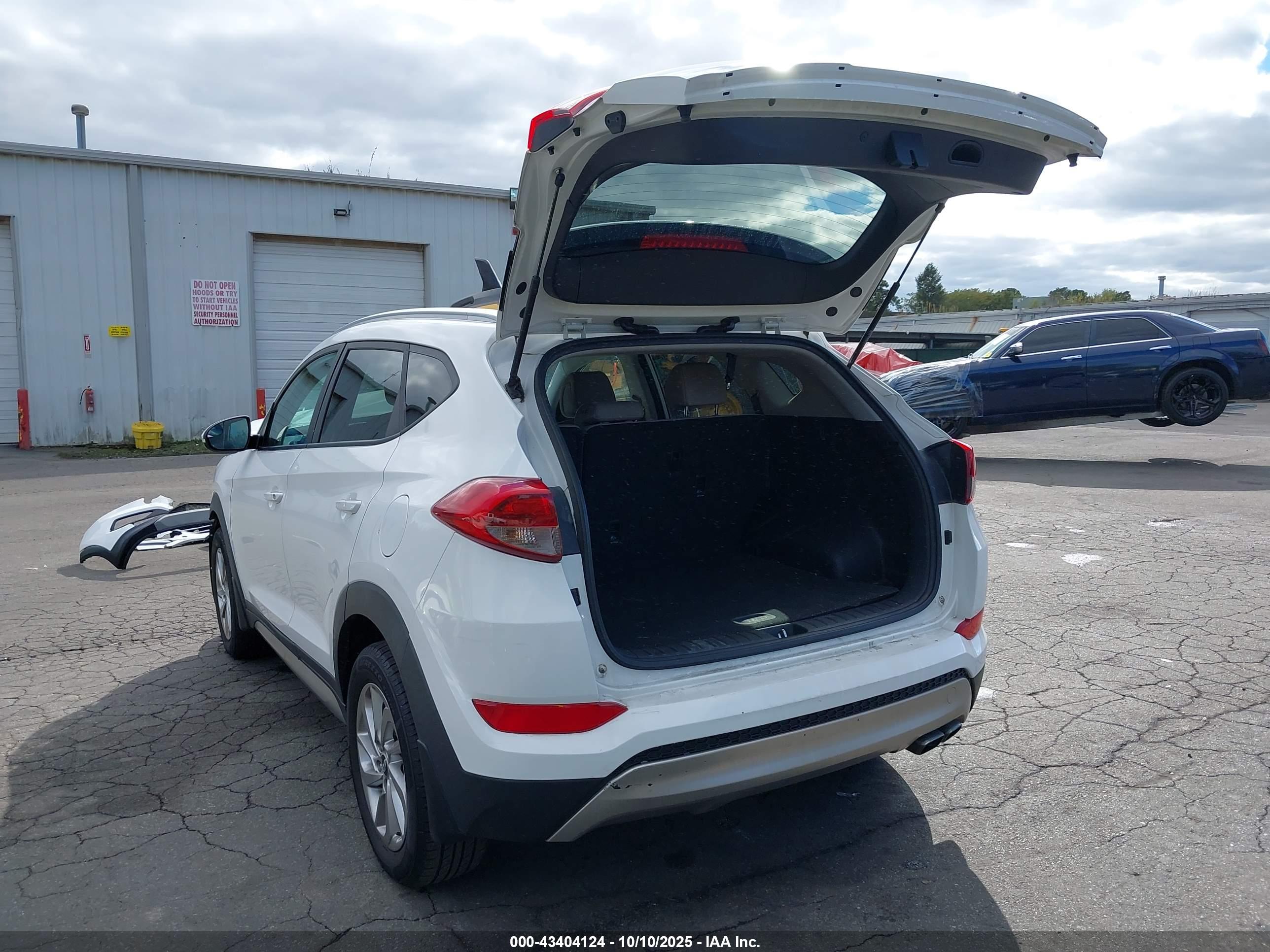 HYUNDAI TUCSON image 3