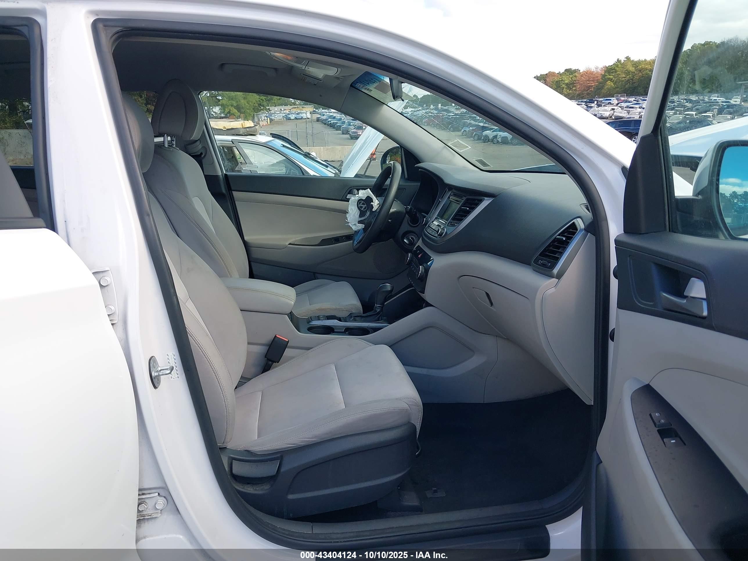HYUNDAI TUCSON image 5